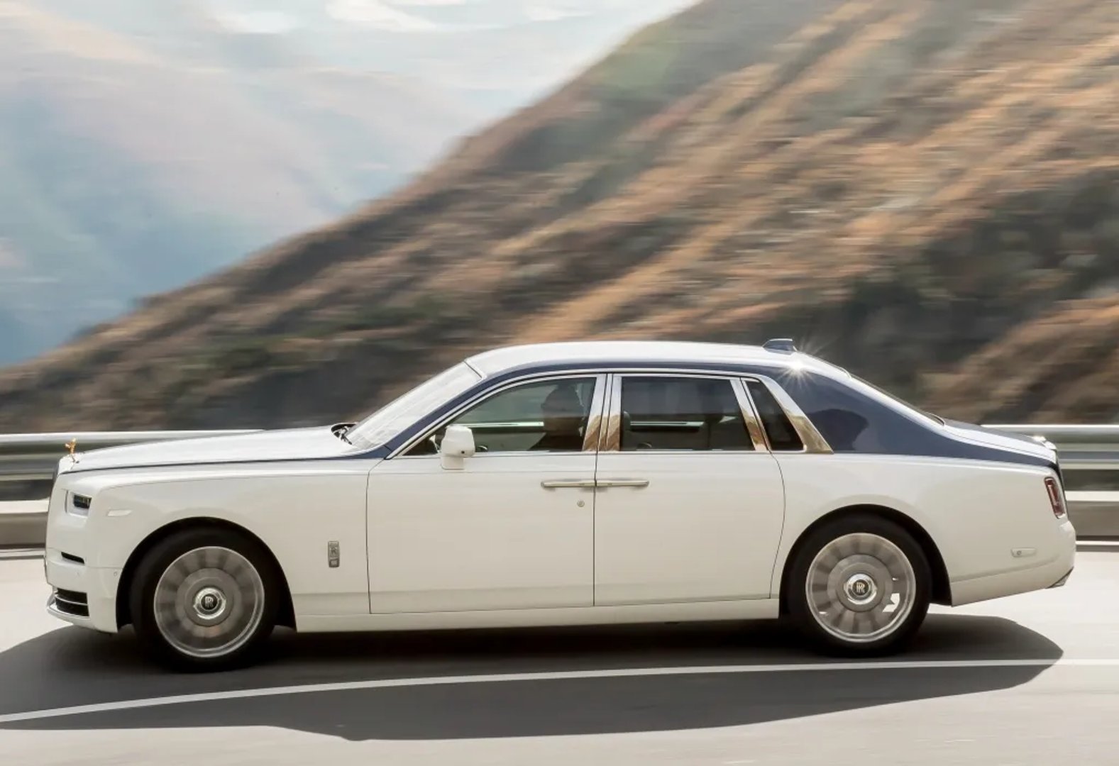 Rolls-Royce_Phantom_8_generation__Sedan__10.jpg