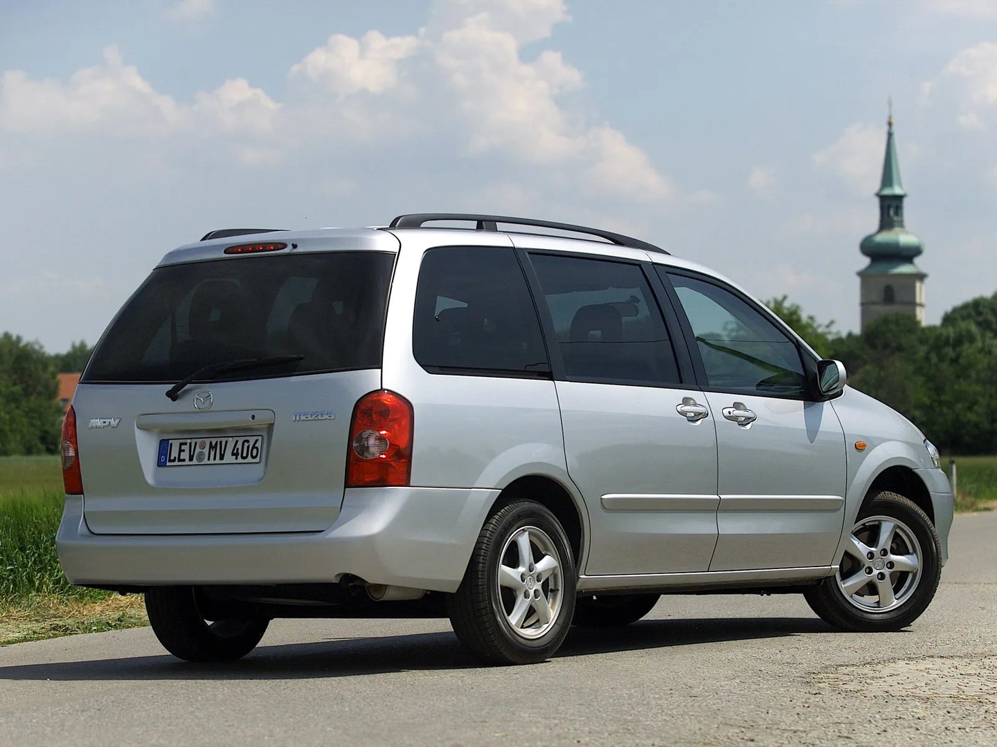 Mazda_MPV_2_generation__Compact_Van__4.jpg