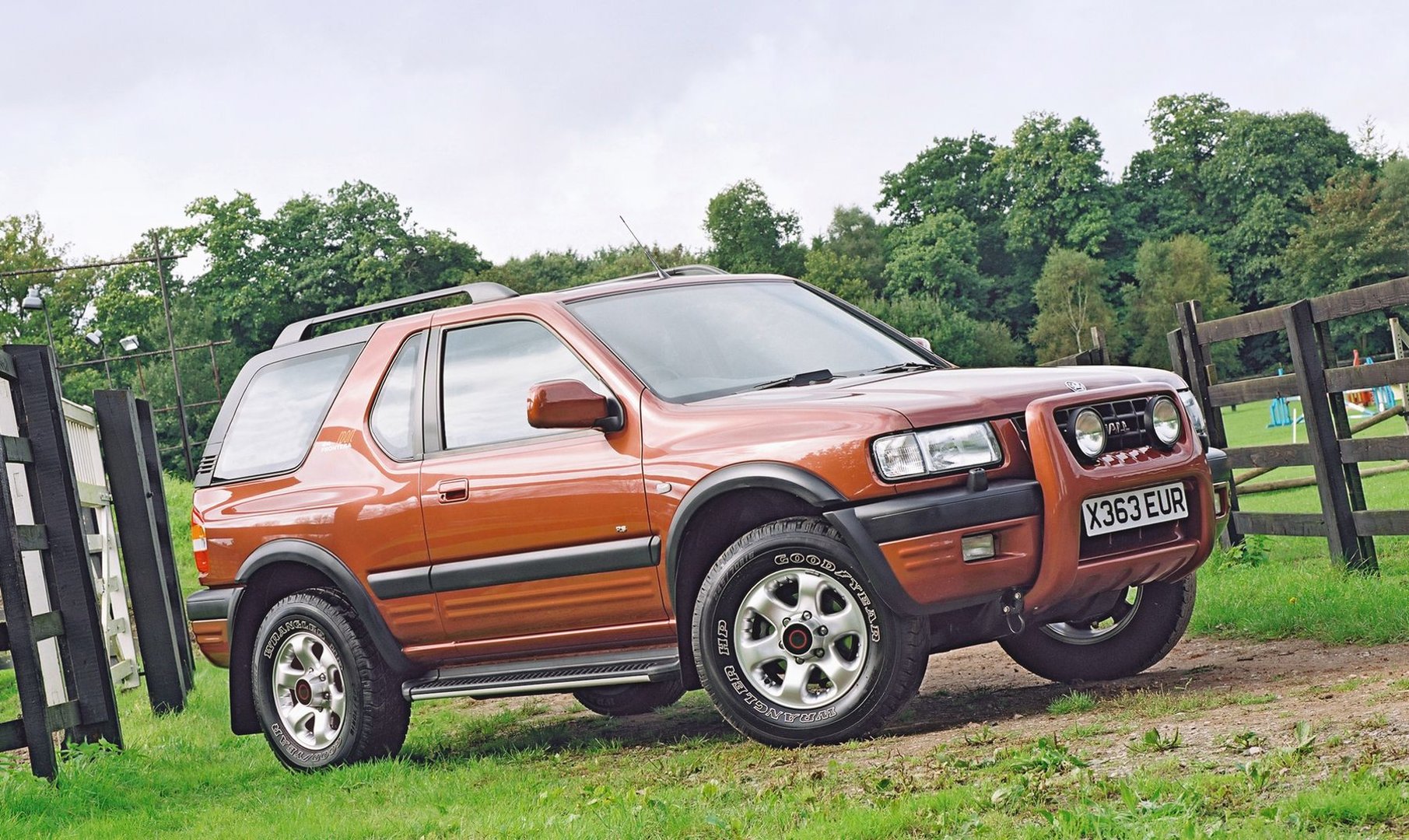 vauxhall_Frontera_2_generation__SUV_3-doors__11.jpg