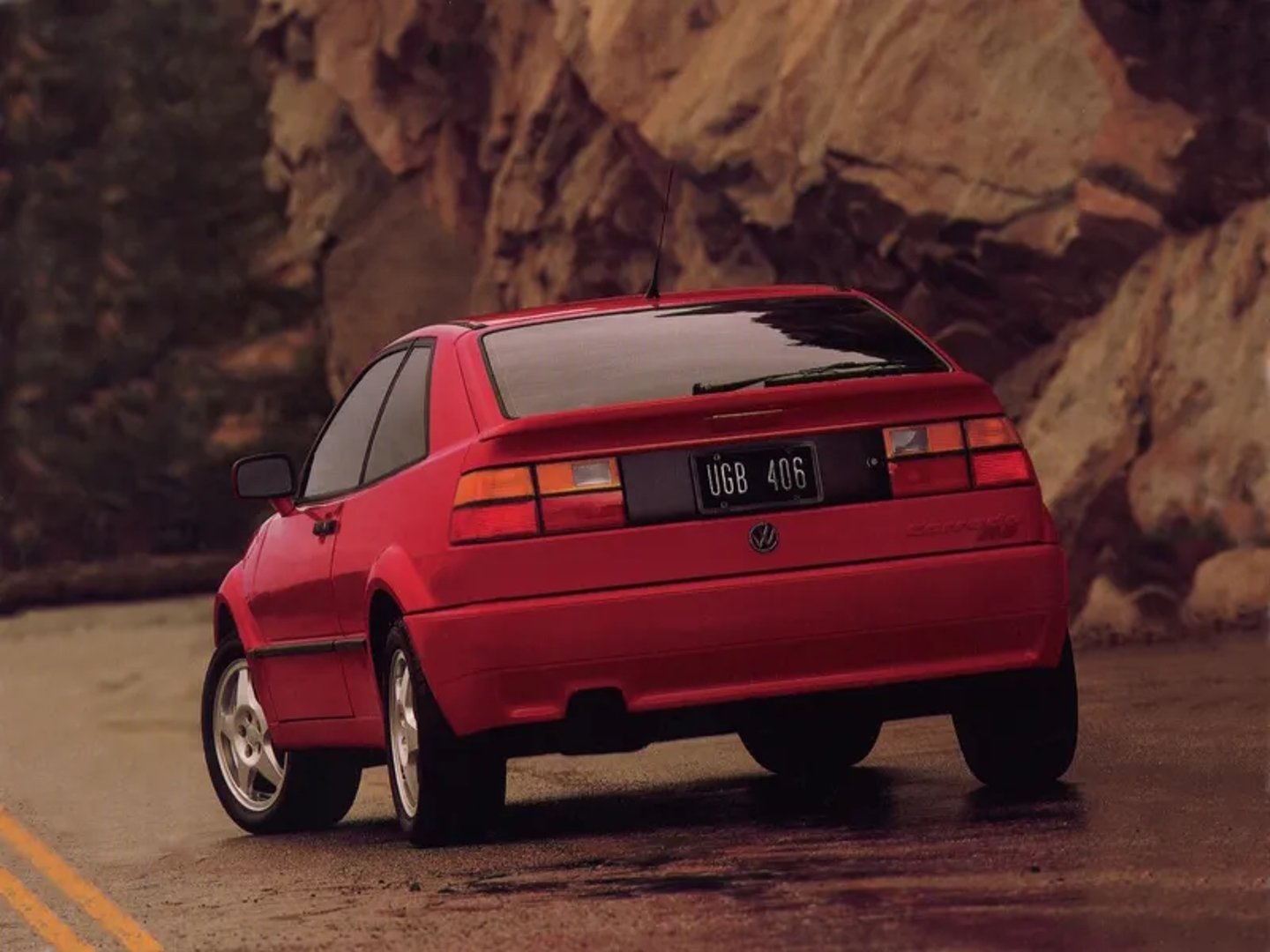 Volkswagen_Corrado_1_generation__Hatchback_3-door__9.jpg