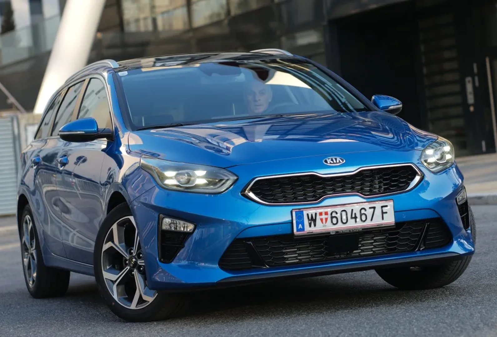 Kia_Ceed_3_generation__Estate_5-door__1.jpg