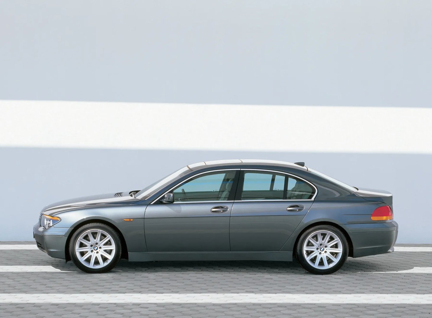 BMW_7_series_4_generation__Sedan__9.jpg