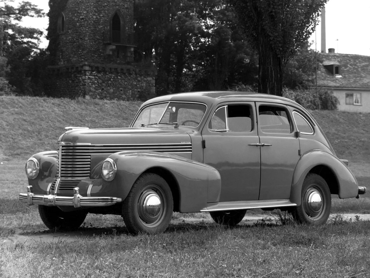 Opel_Kapitan_1_generation__Sedan__9.jpg