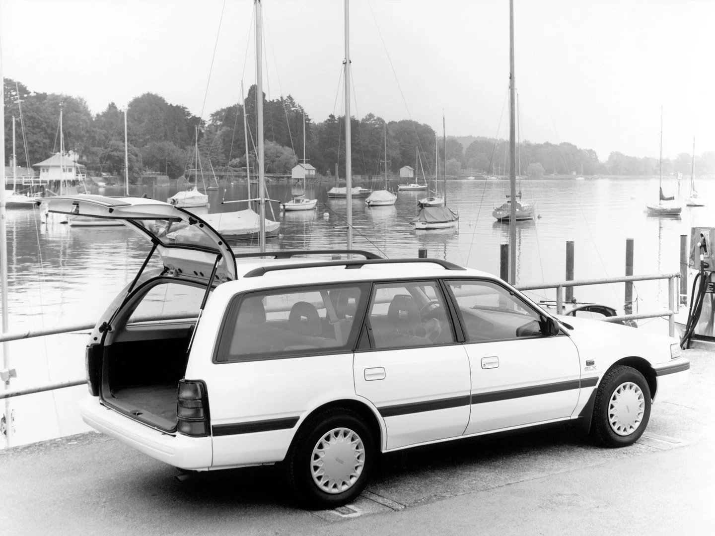 Mazda_626_3_generation__Estate_5-door__1.jpg