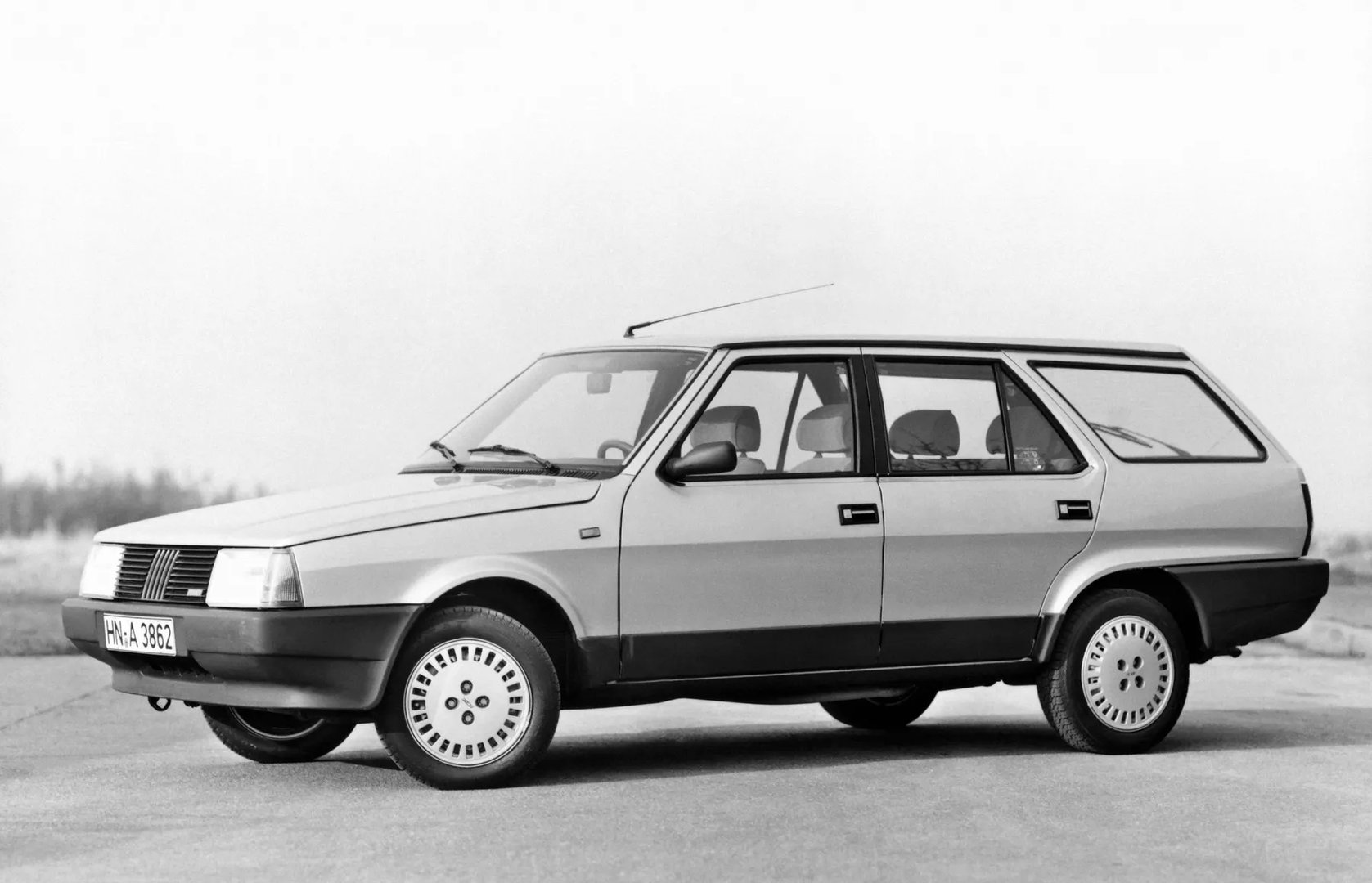 Fiat_Regata_1_generation__Estate_5-door__2.jpg