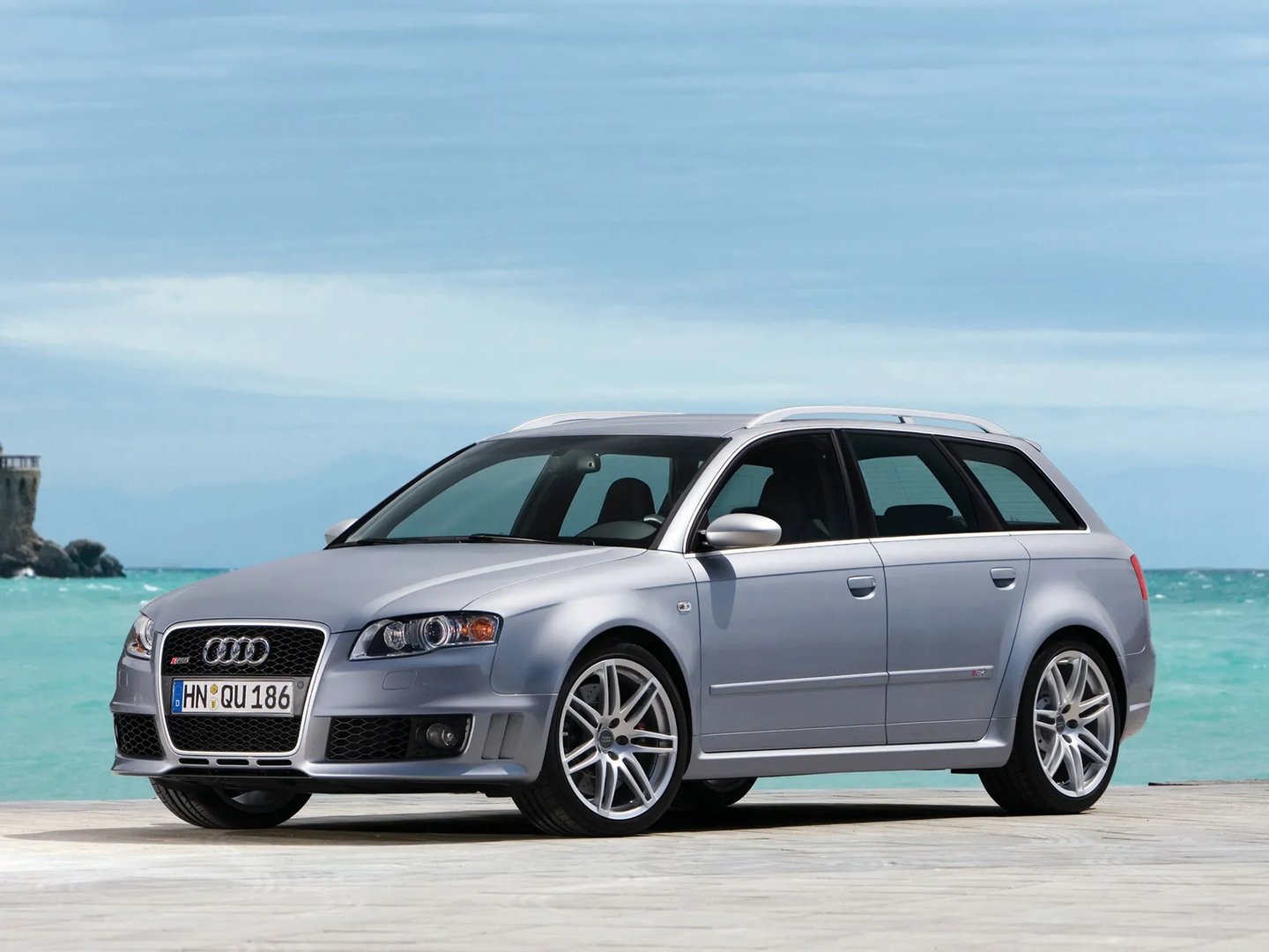 Audi_RS4_2_generation__Estate_5-door__7.jpg