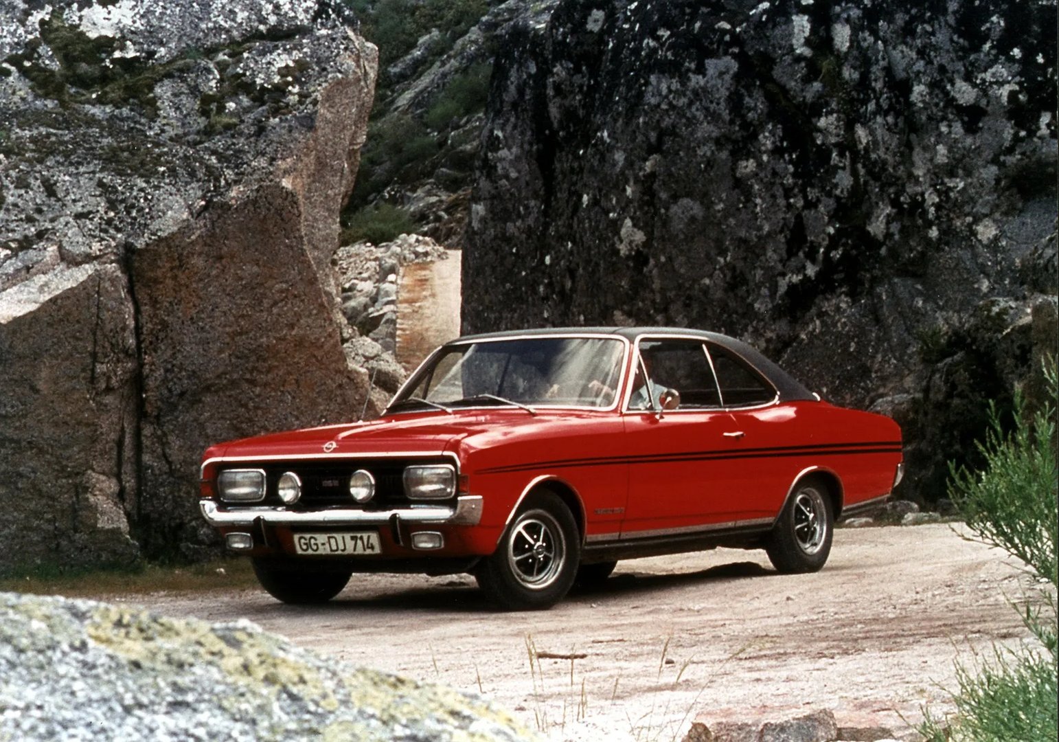 Opel_Commodore_1_generation__Coupe__2.jpg
