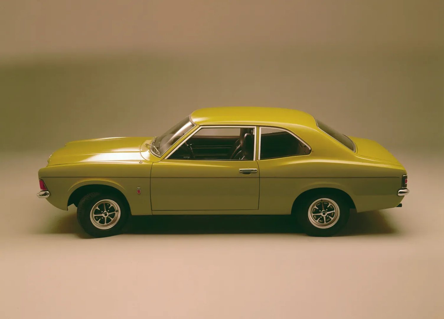 Ford_Cortina_3_generation__Sedan_2-doors__2.jpg