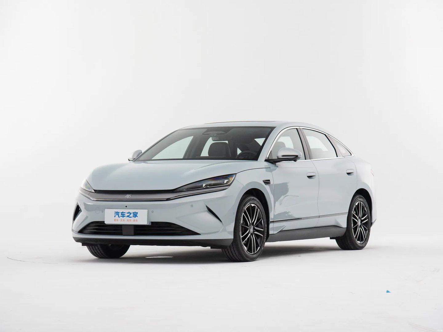 byd_Qin_L_EV_1_generation__Sedan__8.jpg