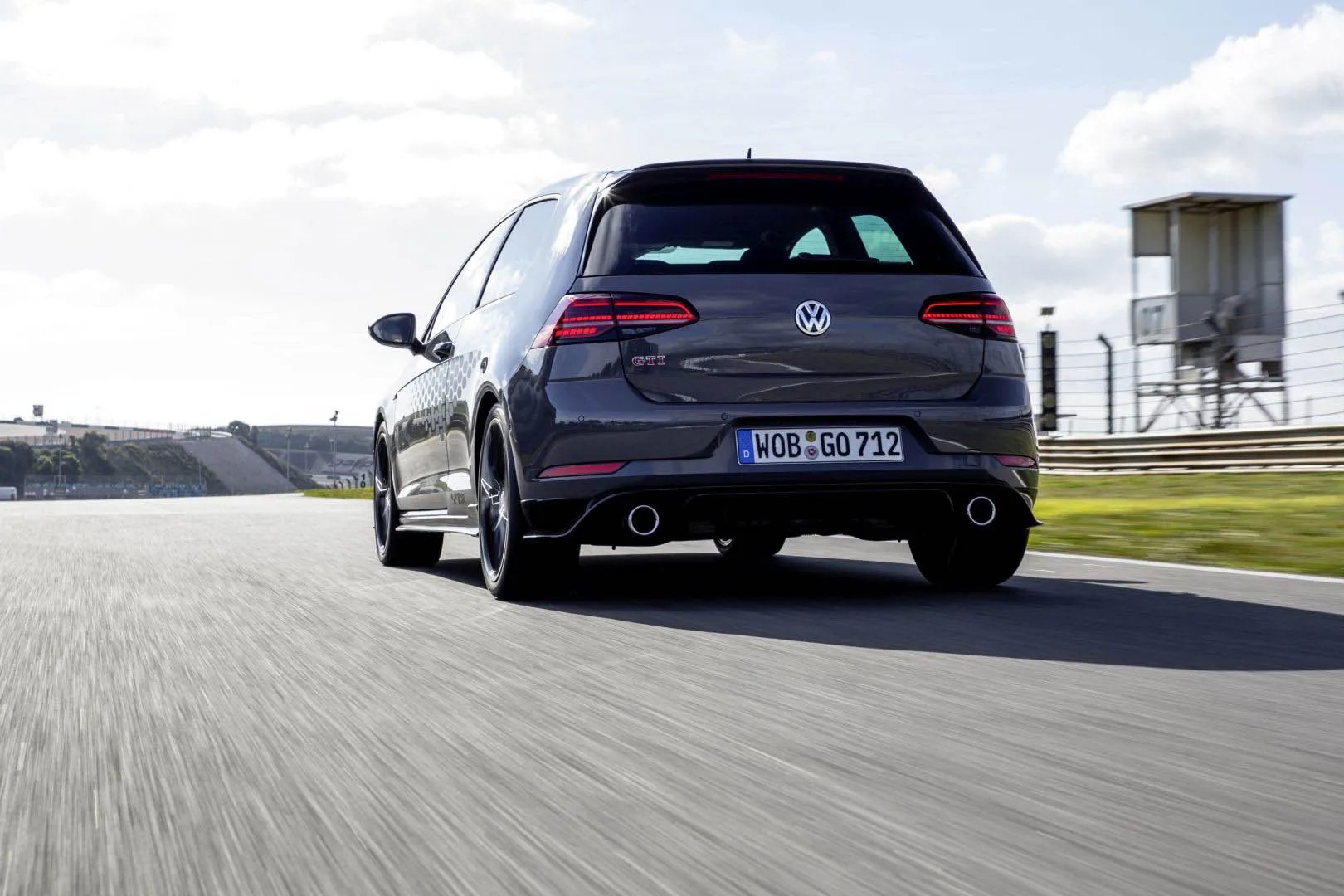 Volkswagen_Golf_GTI_7_generation_restyling__Hatchback_3-door__4.jpg
