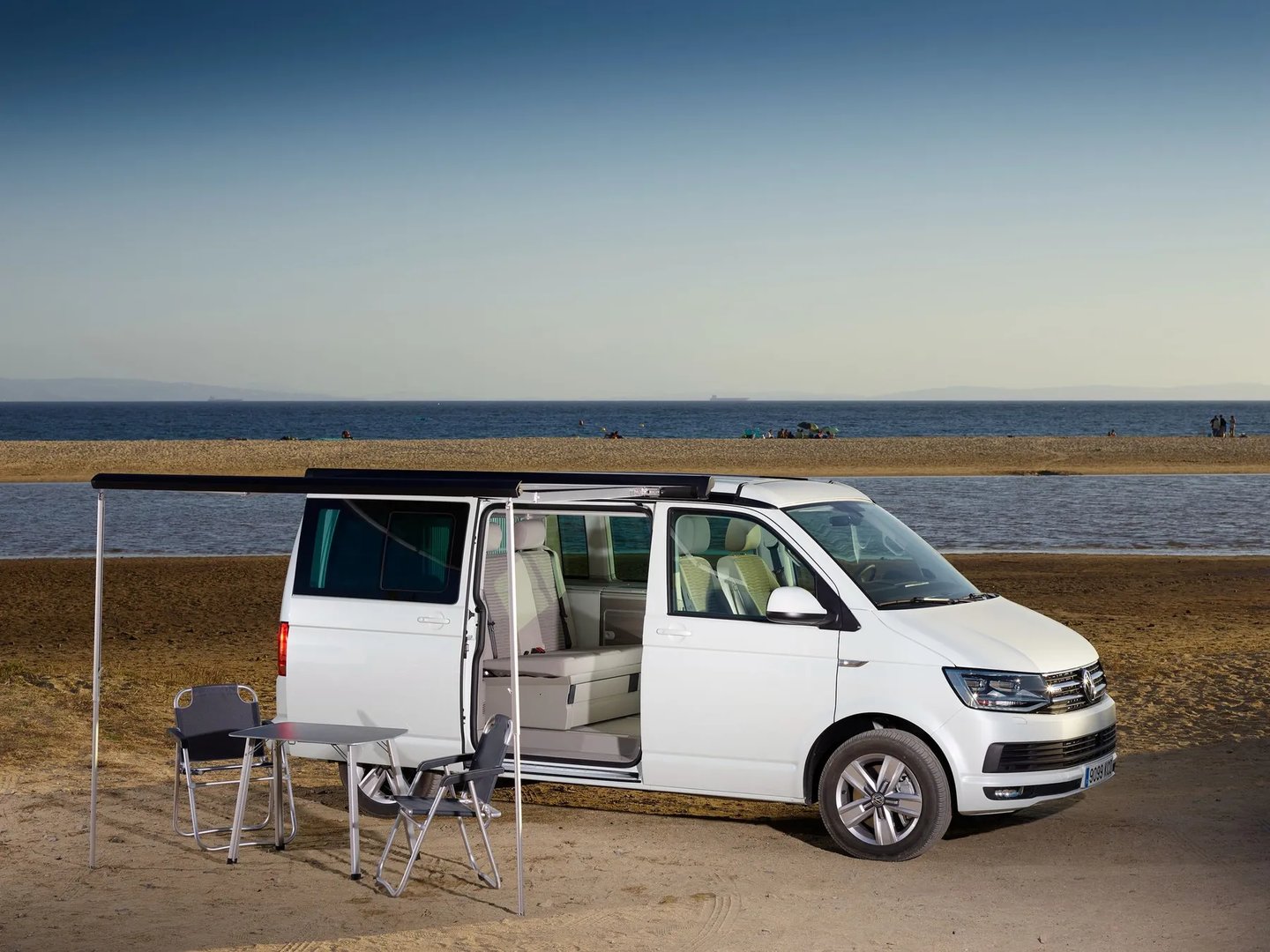 Volkswagen_California_6_generation__Minivan__7.jpg
