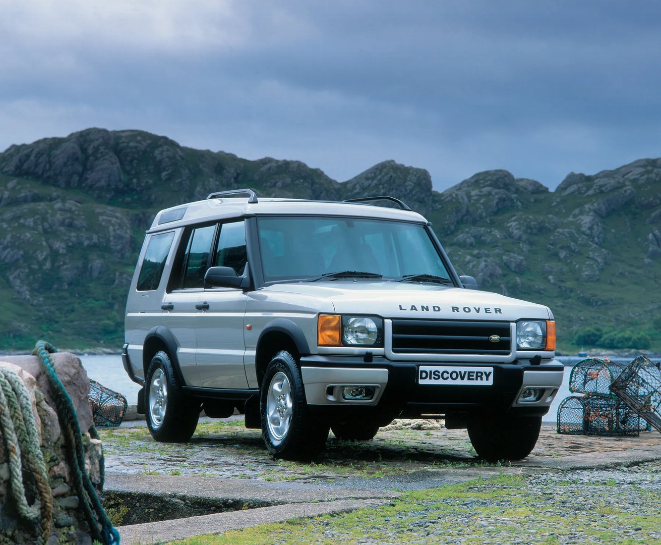 Land Rover_Discovery_2_generation__SUV_5-doors__7.jpg