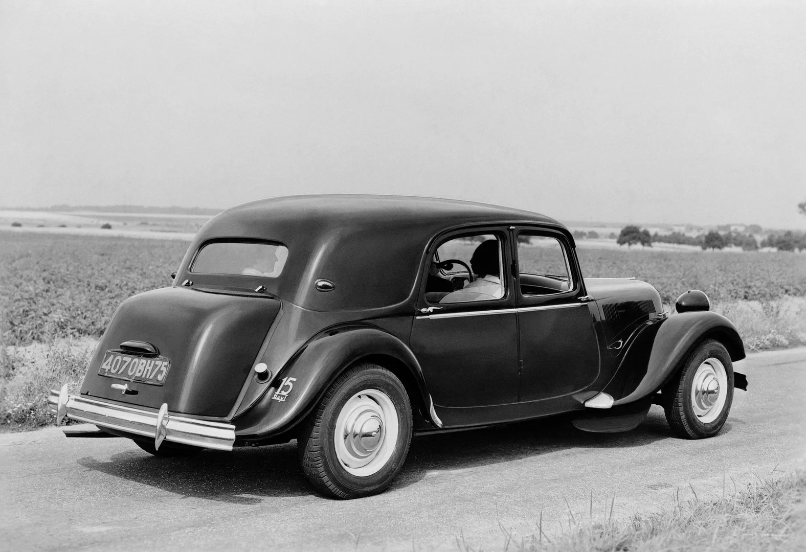 Citroen_Traction_Avant_1_generation__Sedan__8.jpg