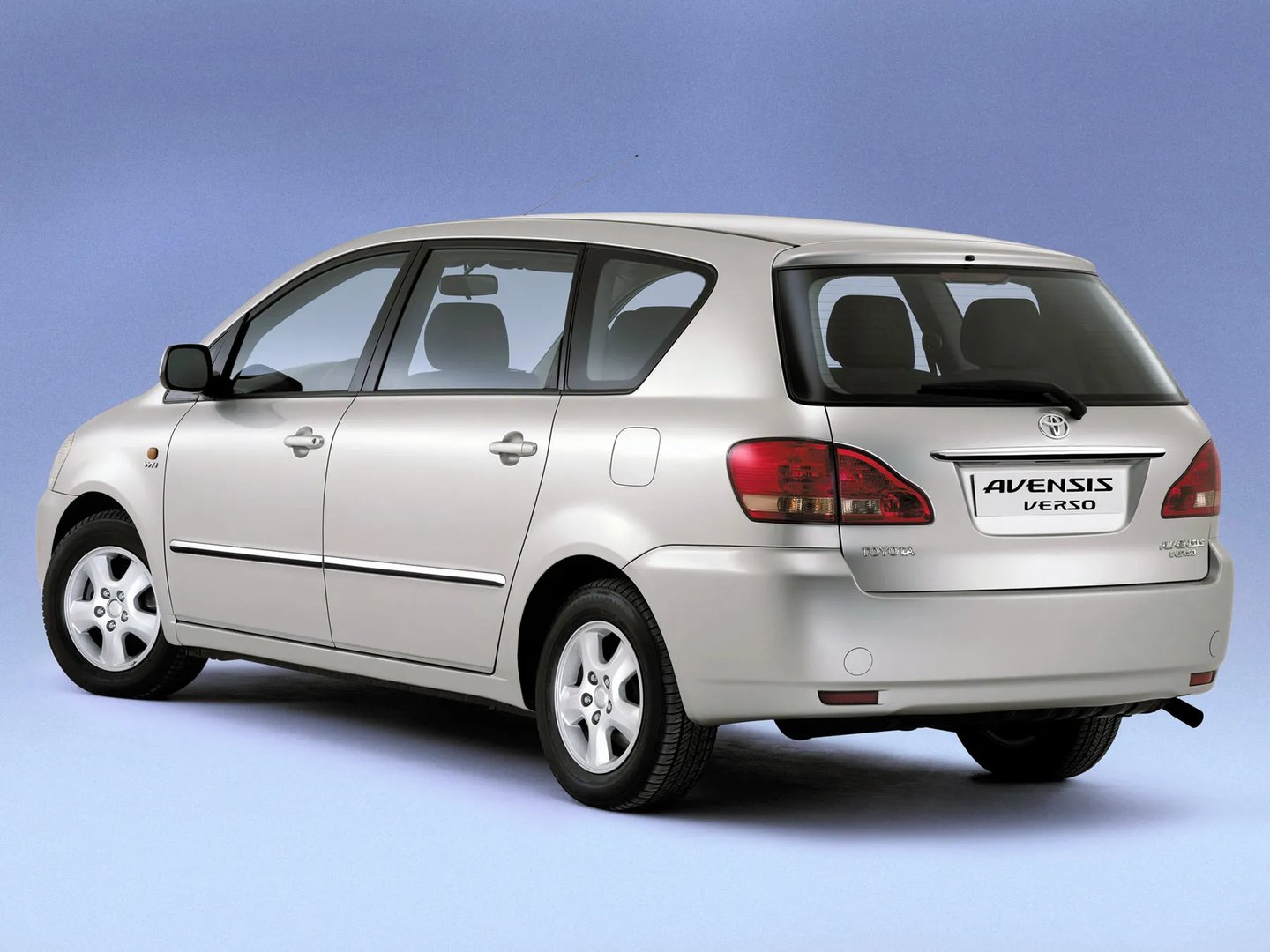 Toyota_Avensis_Verso_1_generation__Compact_Van__1.jpg