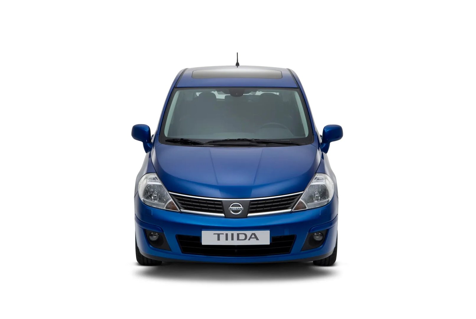 Nissan_Tiida_1_generation__Hatchback_5-door__3.jpg