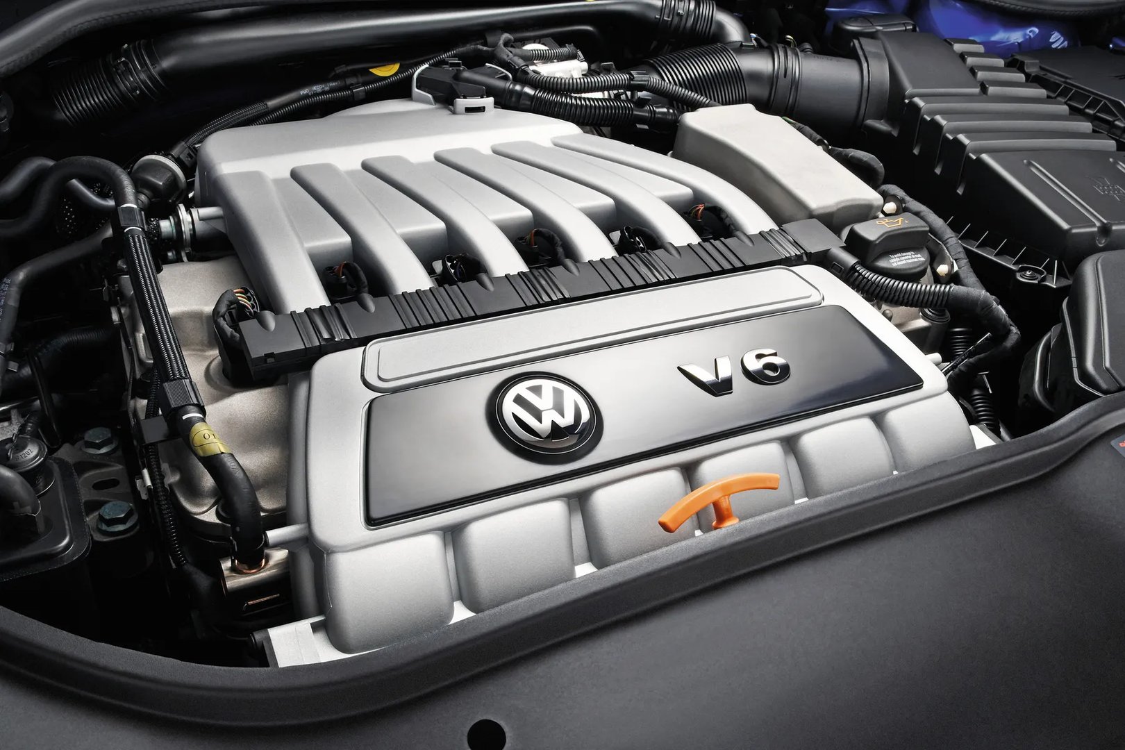 Volkswagen_Golf_R32_5_generation__Hatchback_3-door__6.jpg