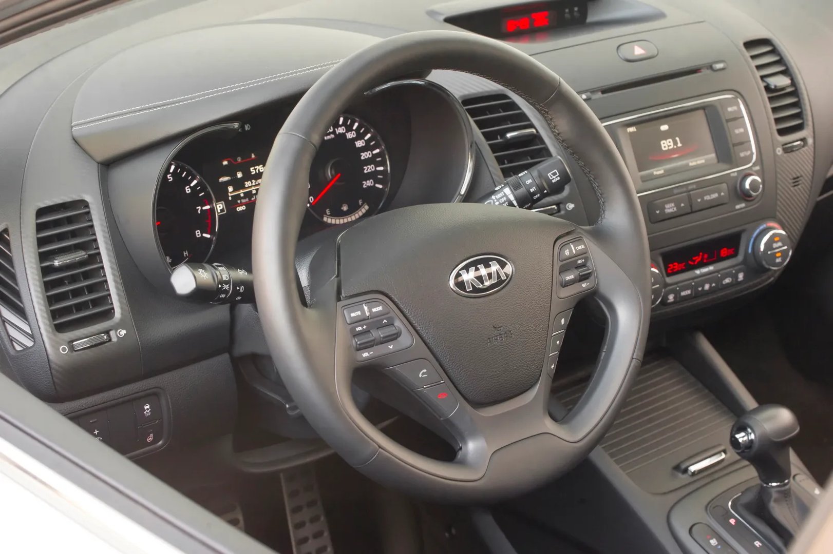 Kia_Cerato_3_generation__Hatchback_5-door__8.jpg