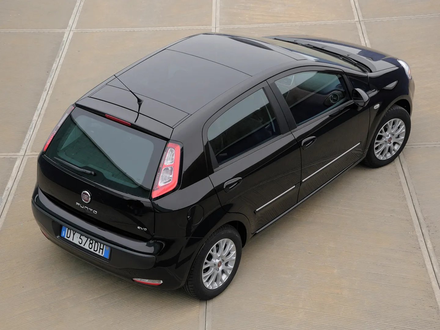 Fiat_Punto_3_generation_restyling__Mini_5-doors__2.jpg