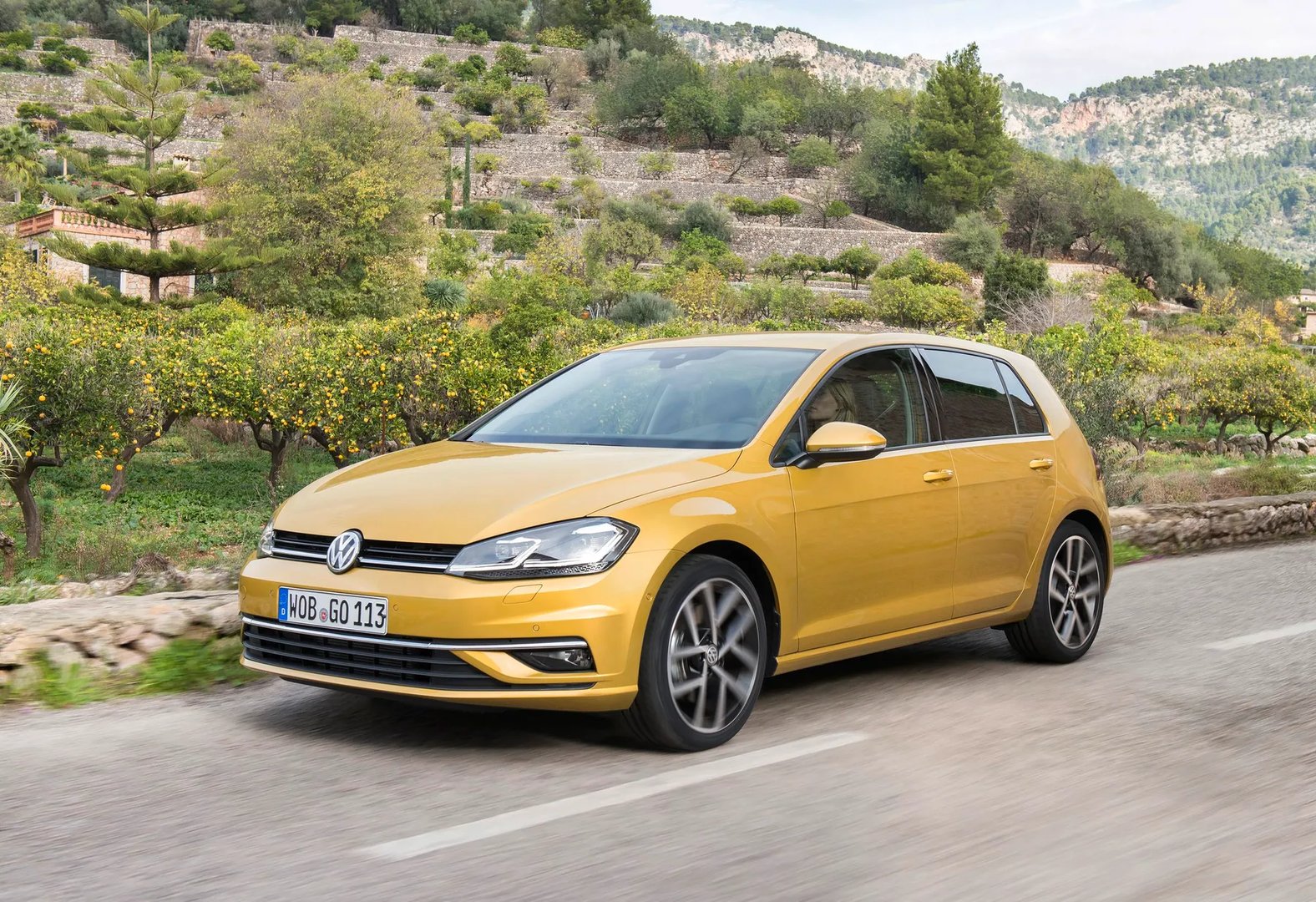Volkswagen_Golf_7_generation_restyling__Hatchback_5-door__10.jpg