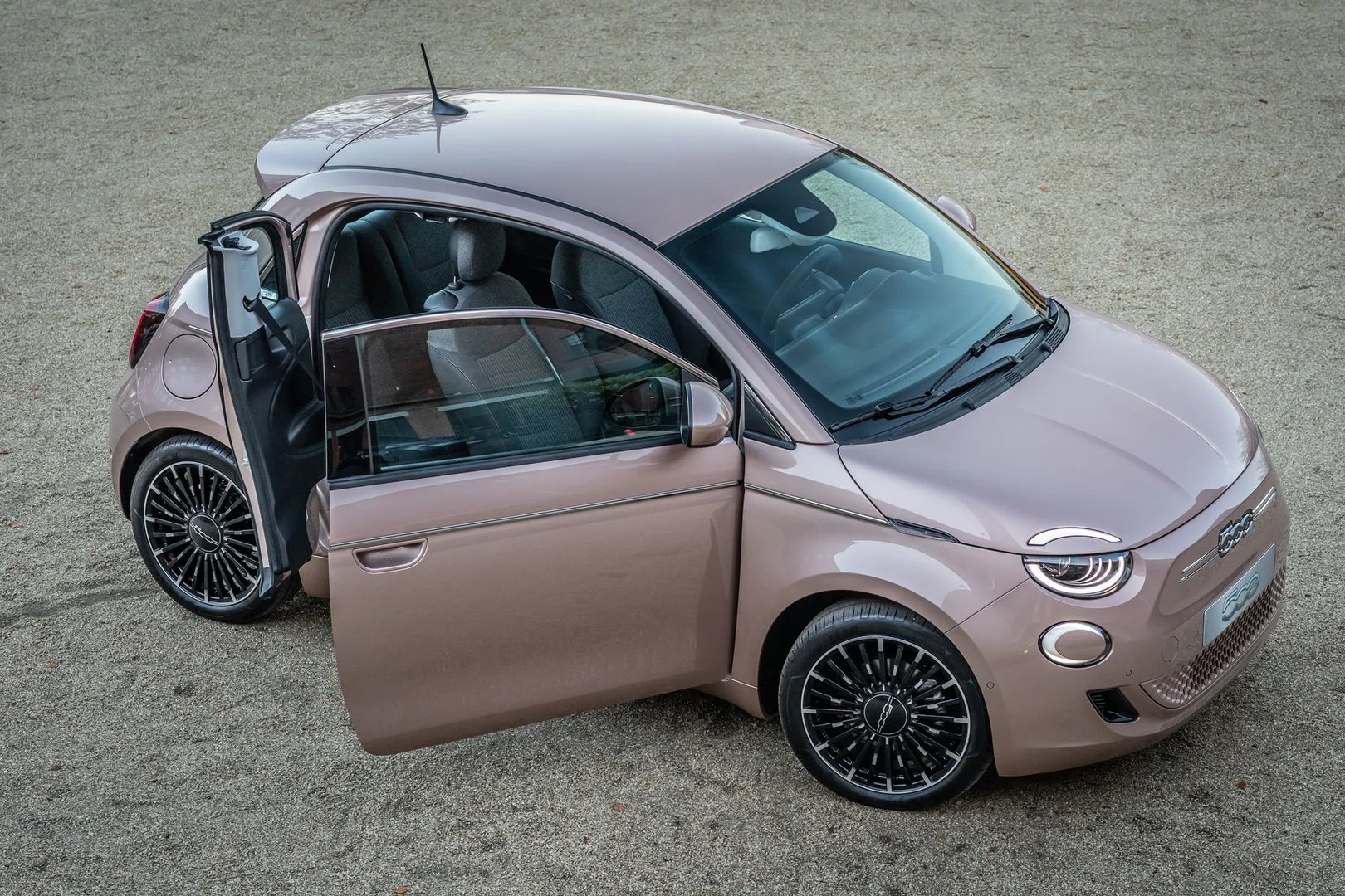 Fiat_500_3_generation__Mini_5-doors__11.jpg