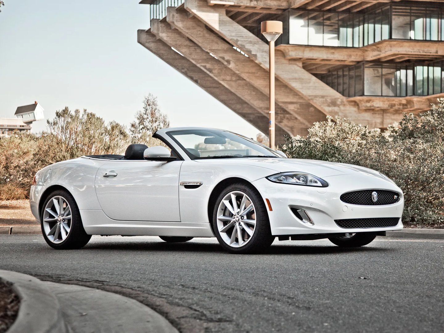 Jaguar_XKR_2_generation_restyling_2__Cabrio__4.jpg
