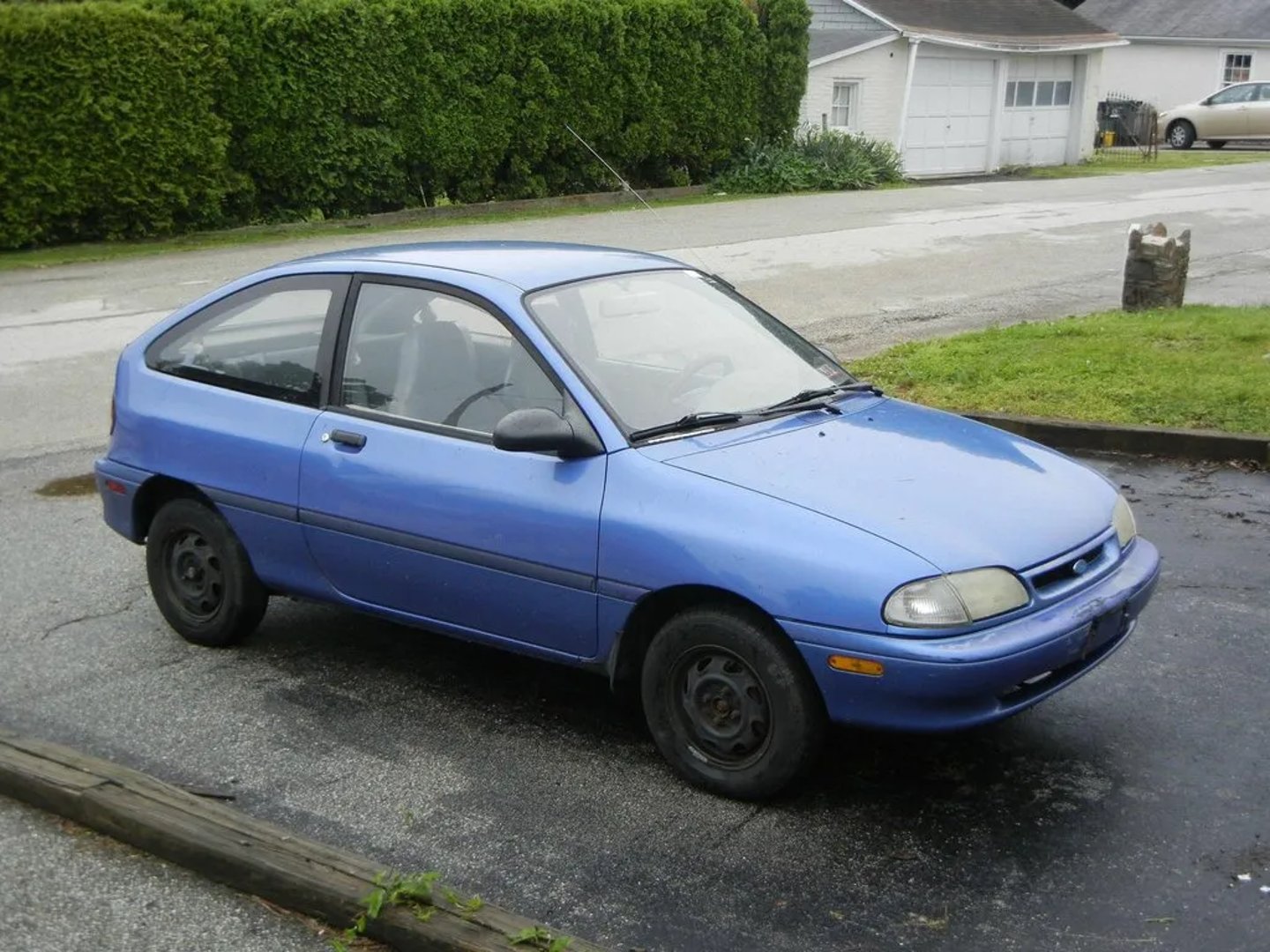 Ford_Aspire_1_generation__Mini_3-doors__4.jpg