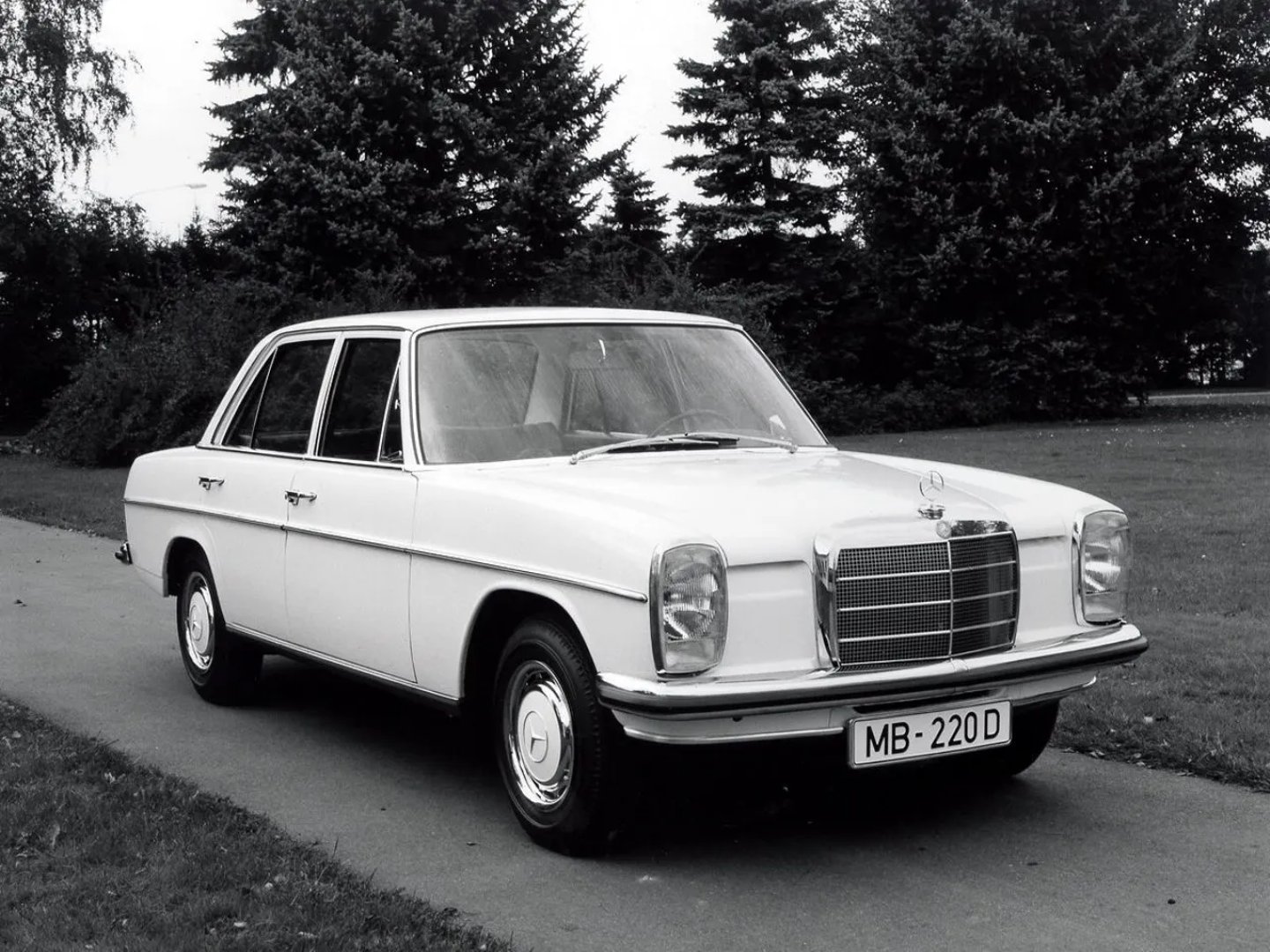 220D  Sedan