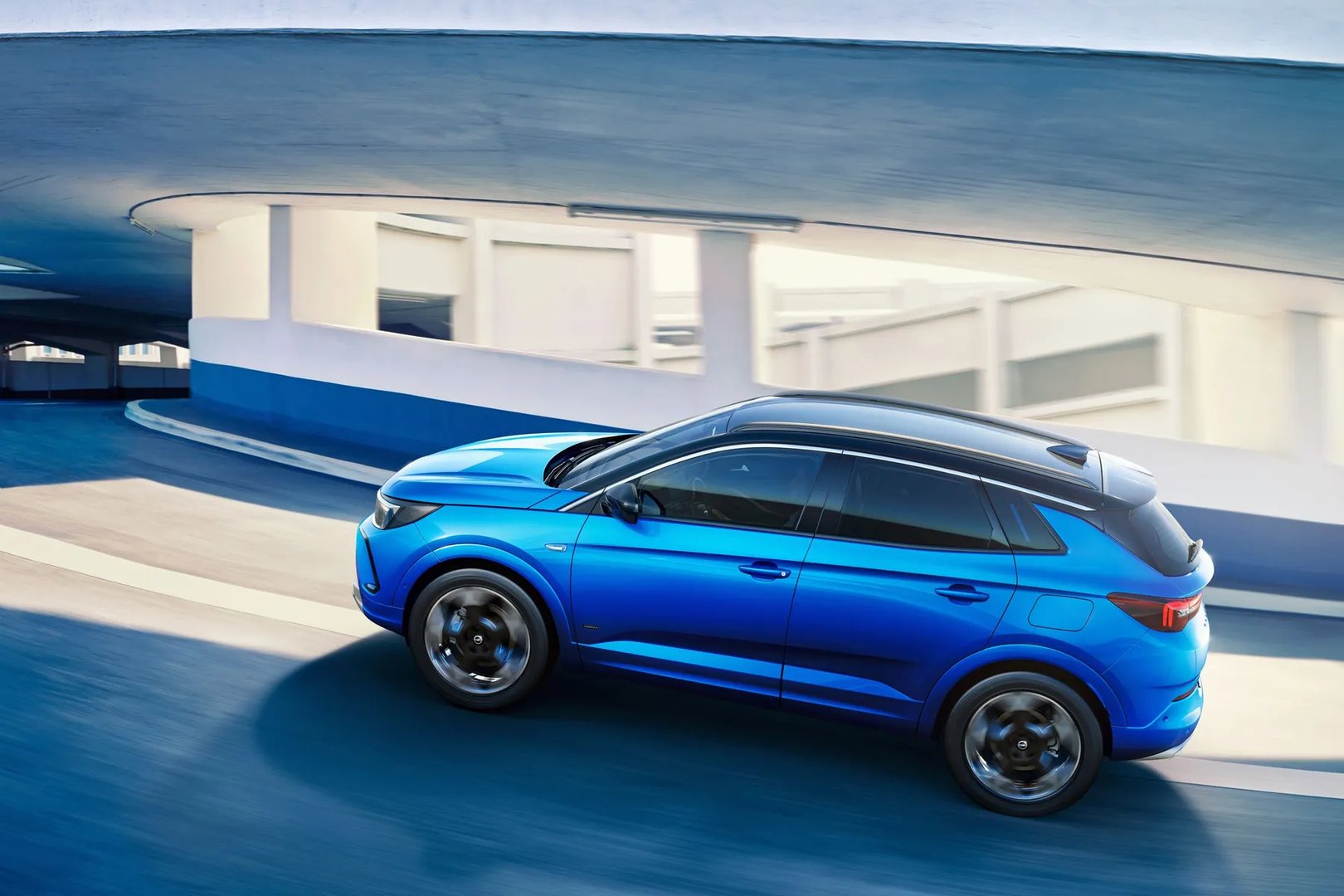 Opel_Grandland_1_generation_restyling_1__SUV_5-doors__2.jpg