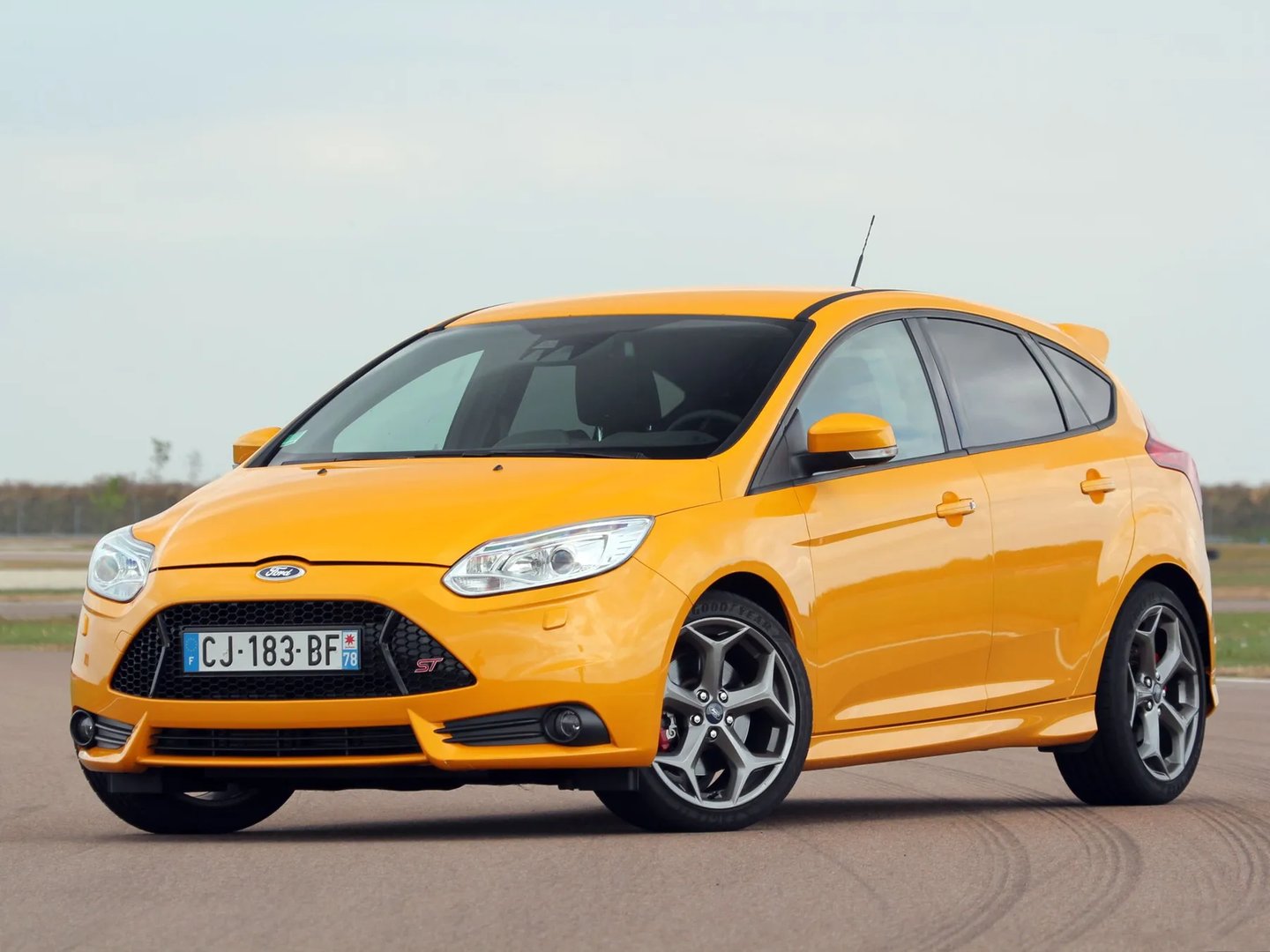 Ford_Focus_ST_3_generation__Hatchback_5-door__8.jpg