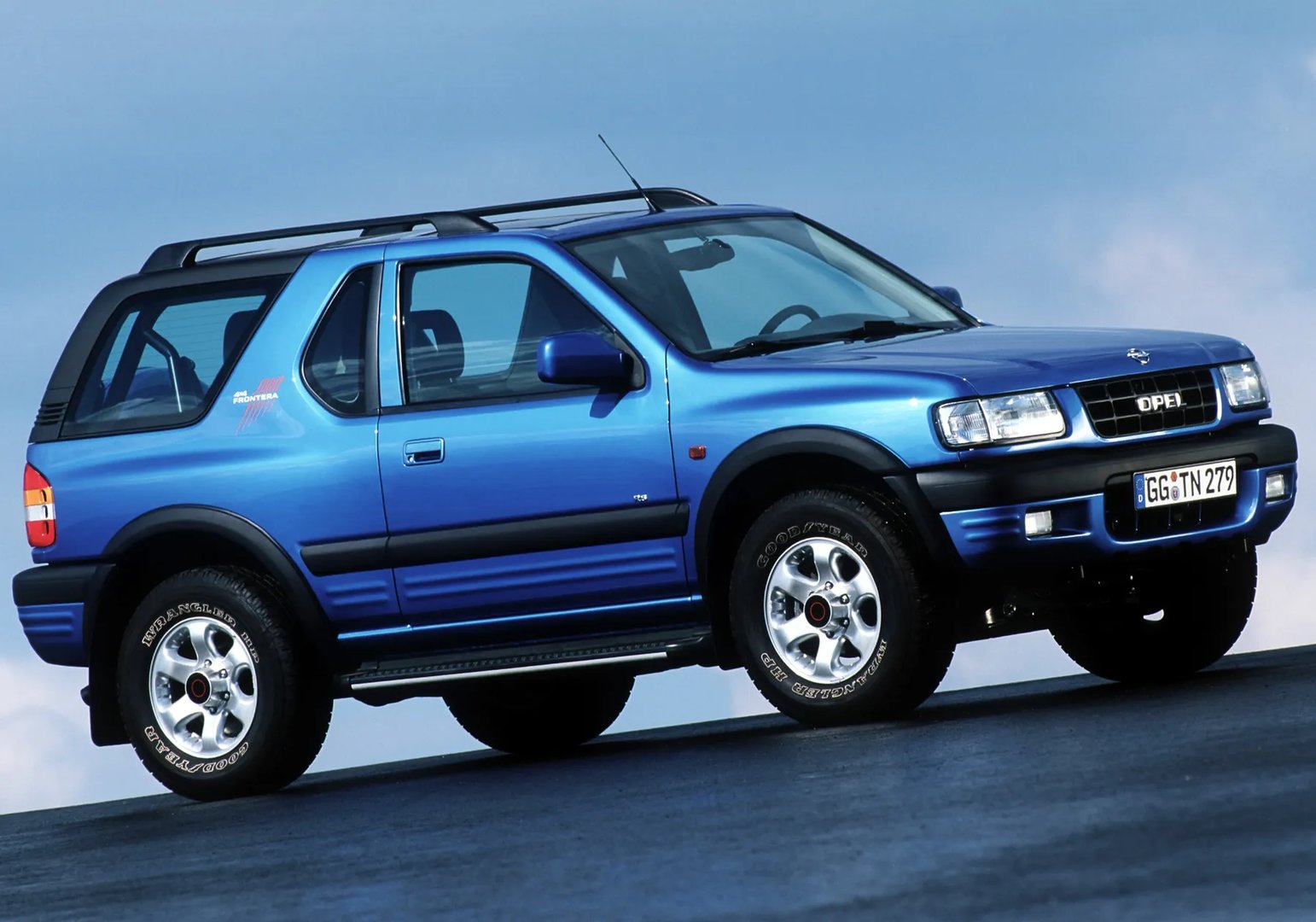 Opel_Frontera_2_generation__SUV_3-doors__7.jpg