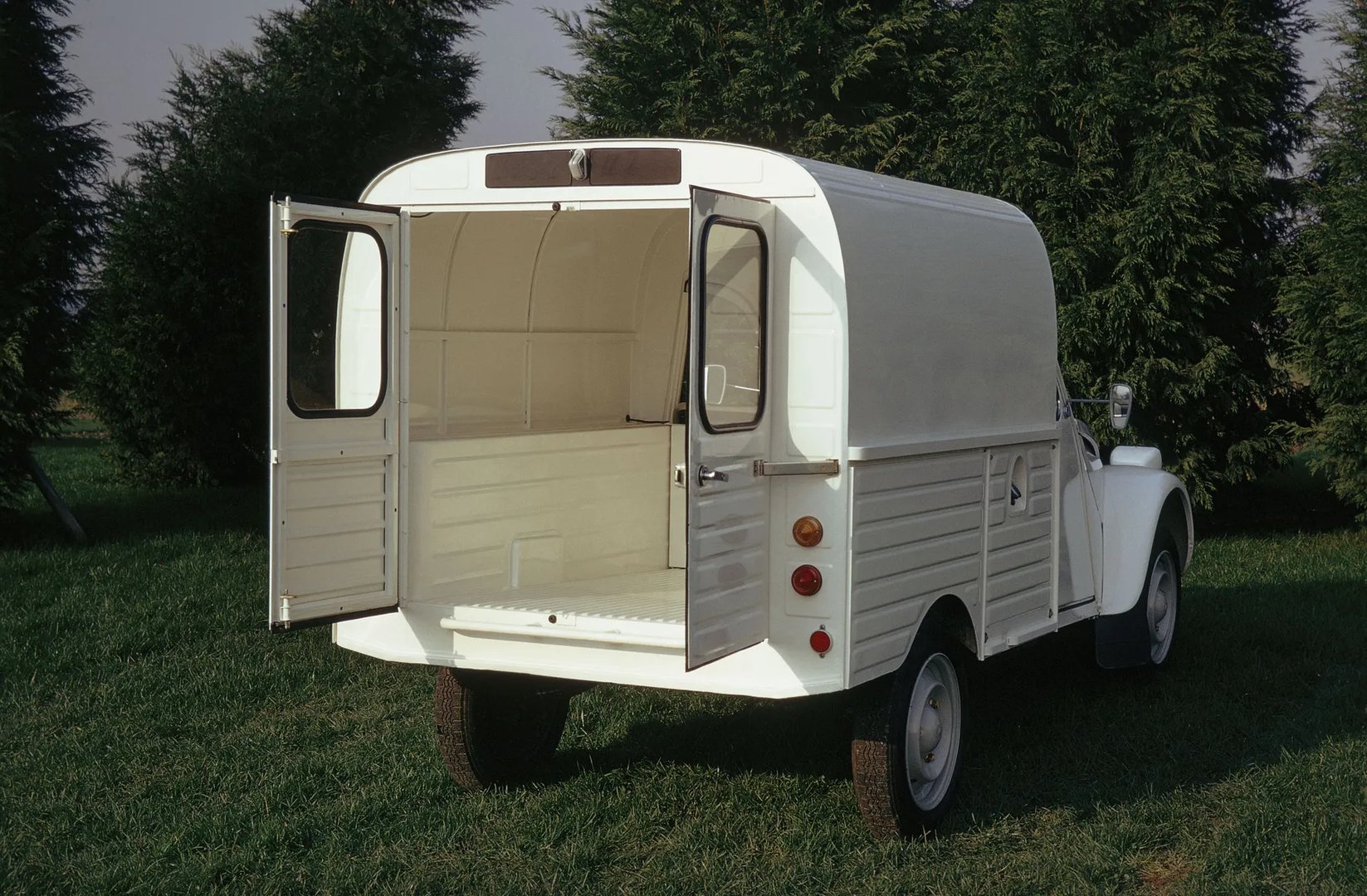 Citroen_2_CV_1_generation__Van__2.jpg