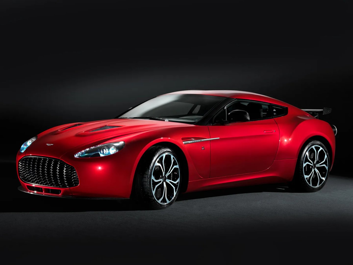 Aston Martin_V12_Zagato_1_generation__Coupe__1.jpg