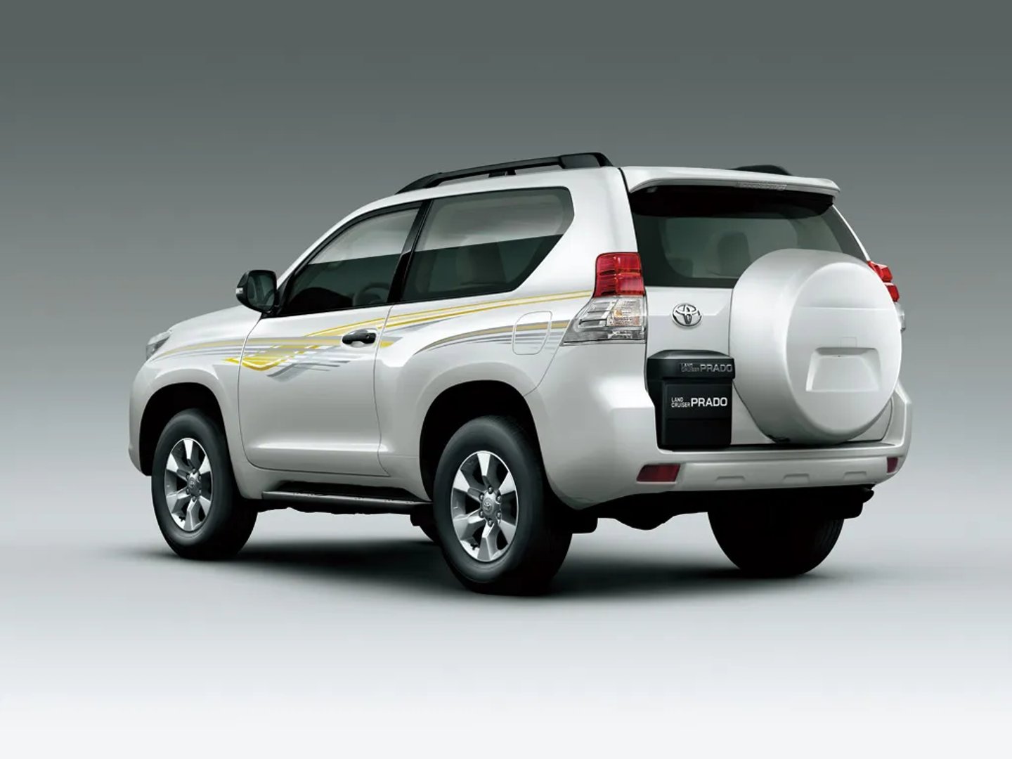 Toyota_Land_Cruiser_4_generation__SUV_3-doors__6.jpg
