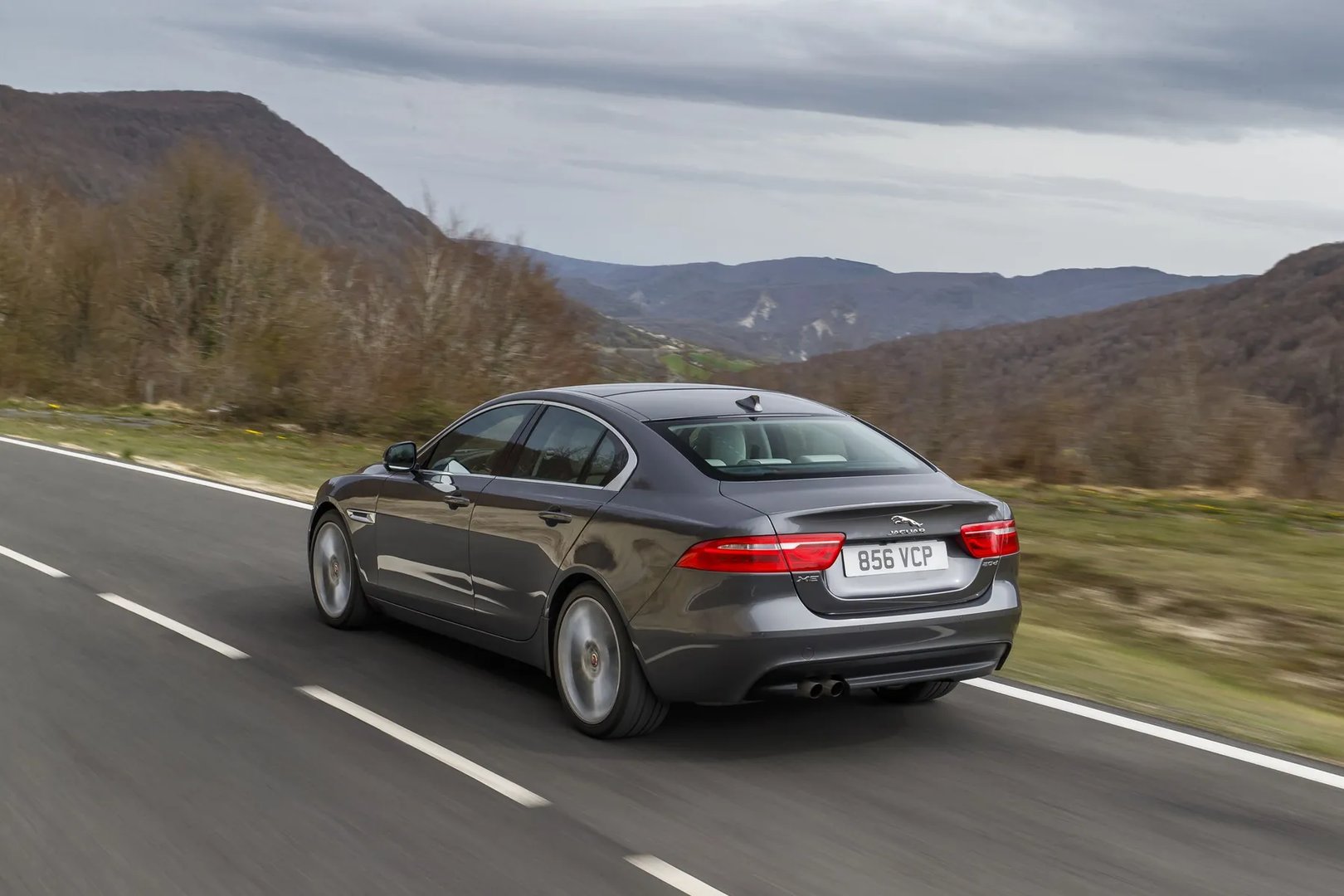 Jaguar_XE_1_generation__Sedan__1.jpg