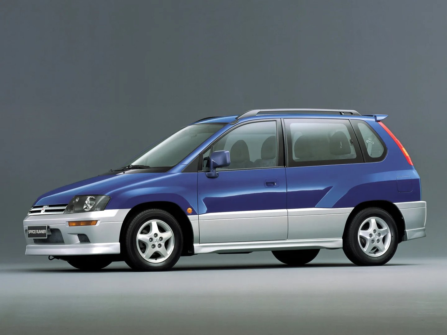 Mitsubishi_Space_Runner_2_generation__Compact_Van__2.jpg