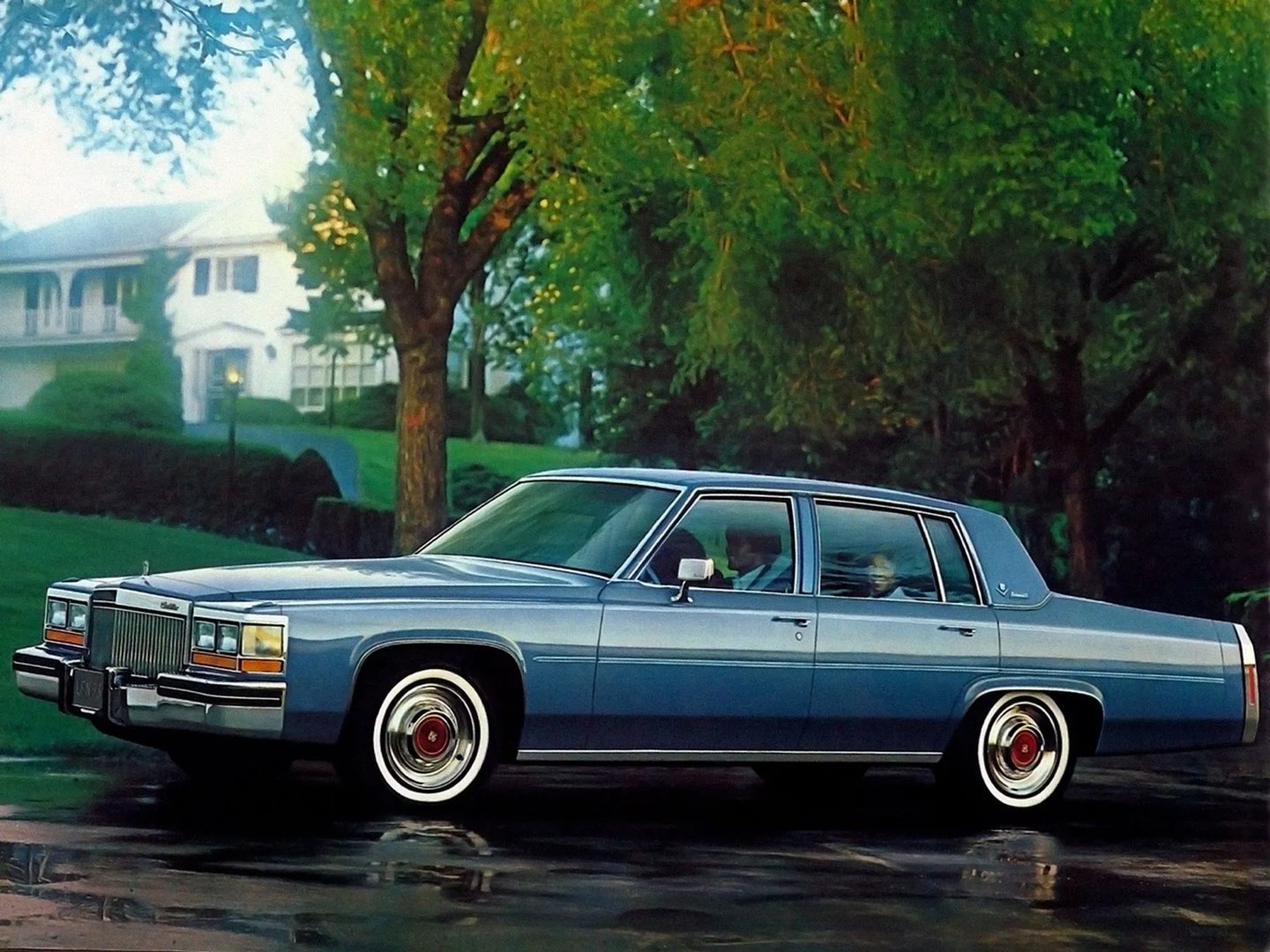 Cadillac_DeVille_5_generation__Sedan__6.jpg
