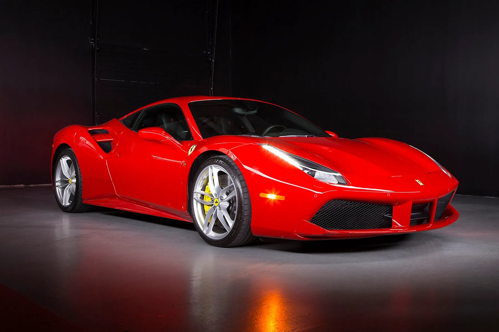 Ferrari_488_1_generation__Coupe__9.jpg