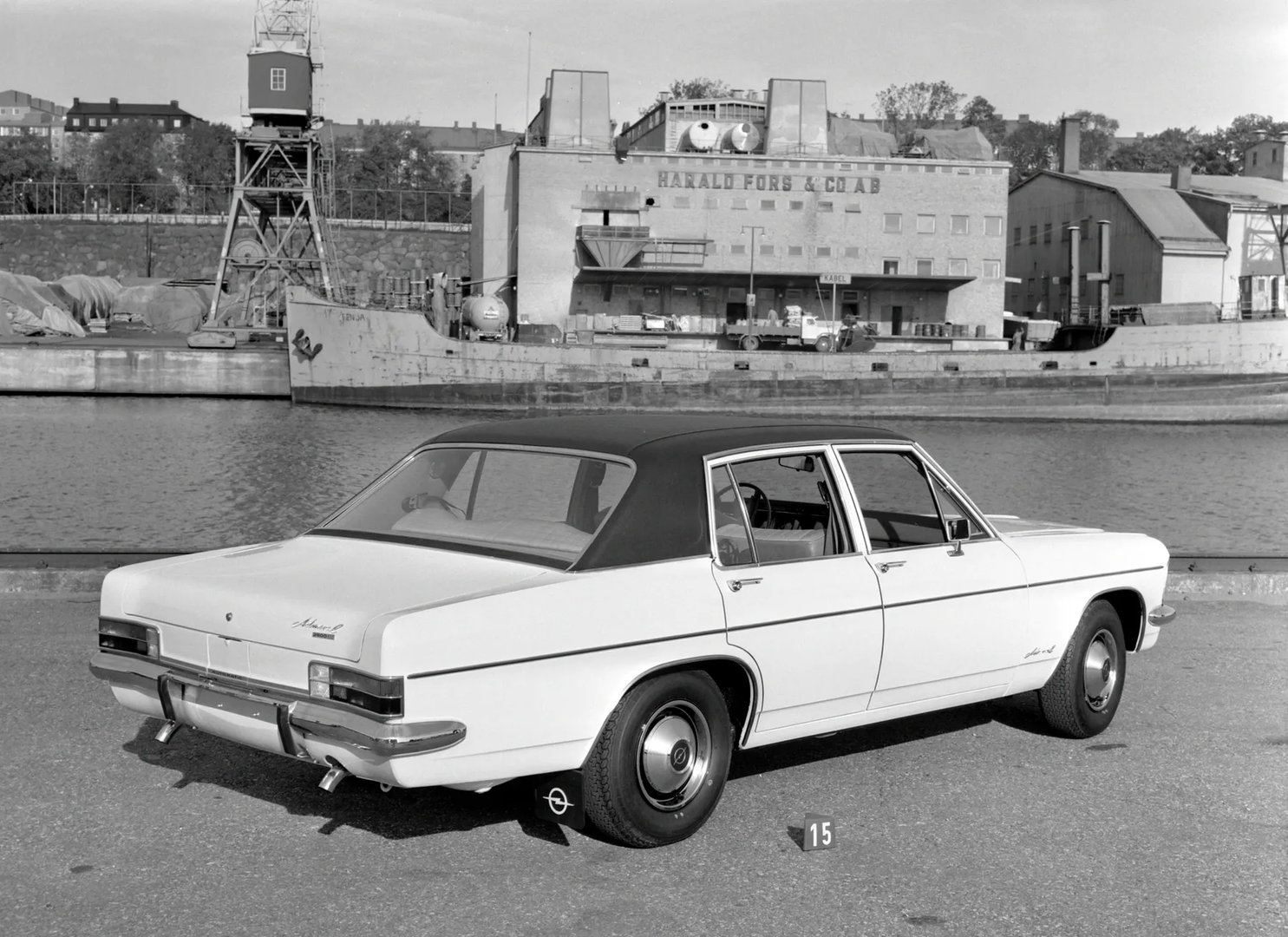 Opel_Admiral_3_generation__Sedan__8.jpg