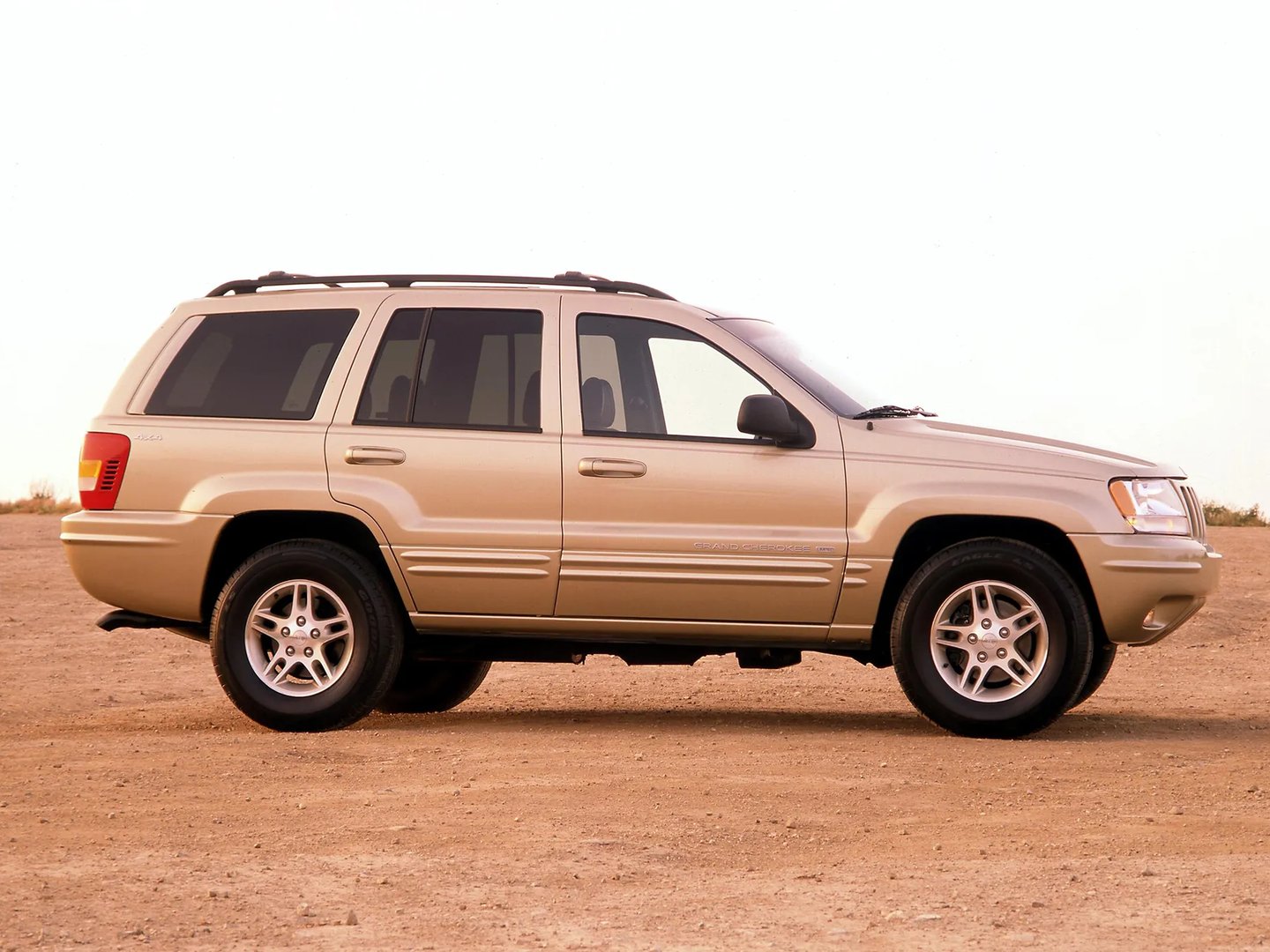 Jeep_Grand_Cherokee_2_generation__SUV_5-doors__1.jpg