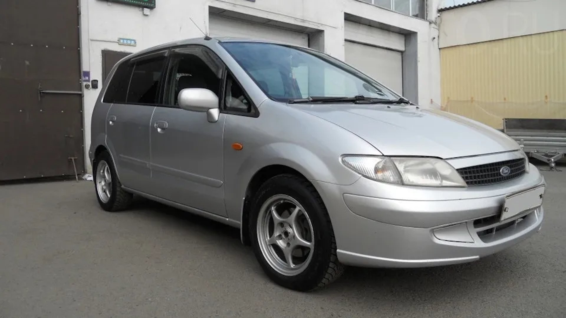 —  Compact Van