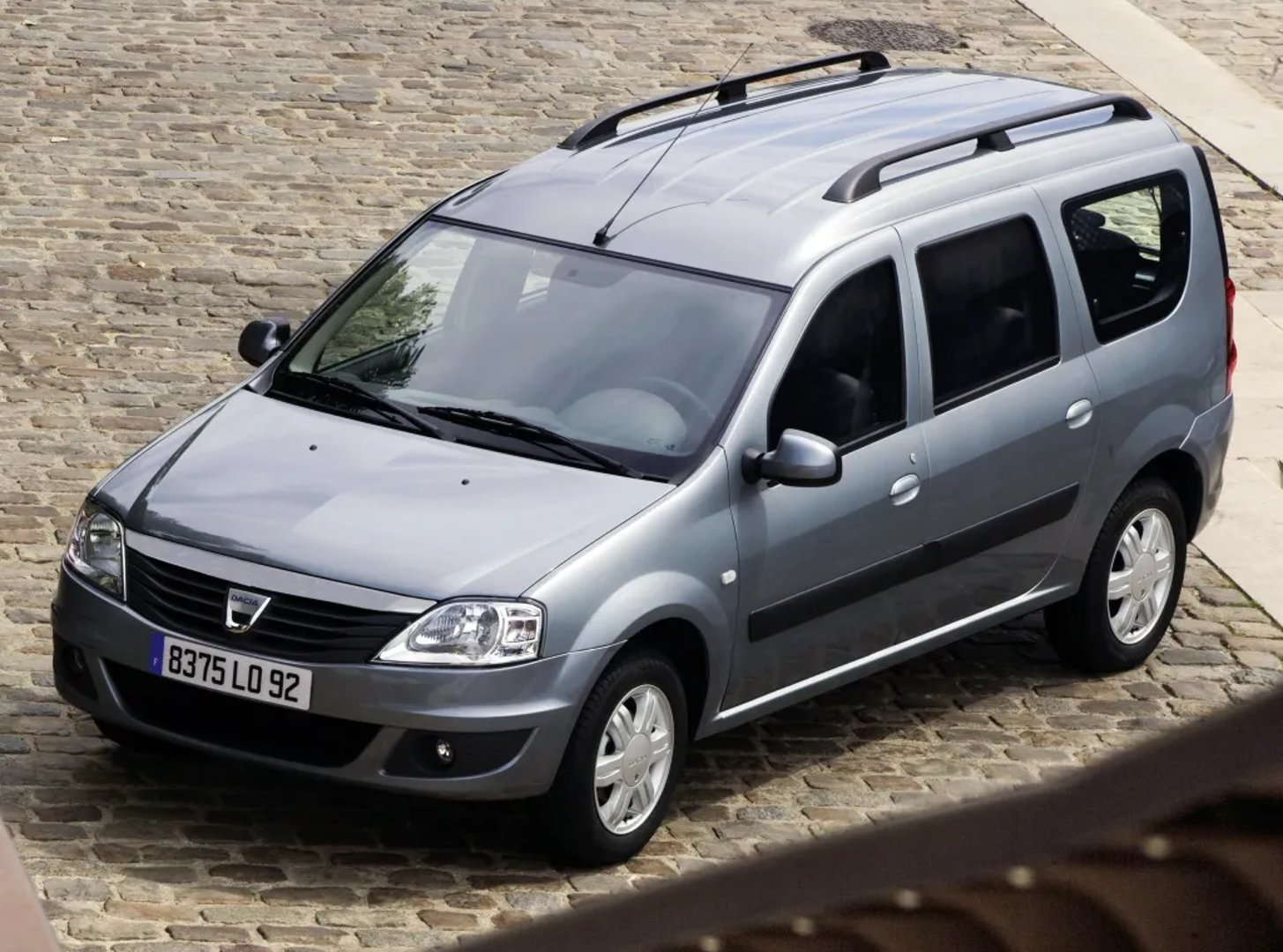 Dacia_Logan_MCV_1_generation_restyling__Estate__7.jpg