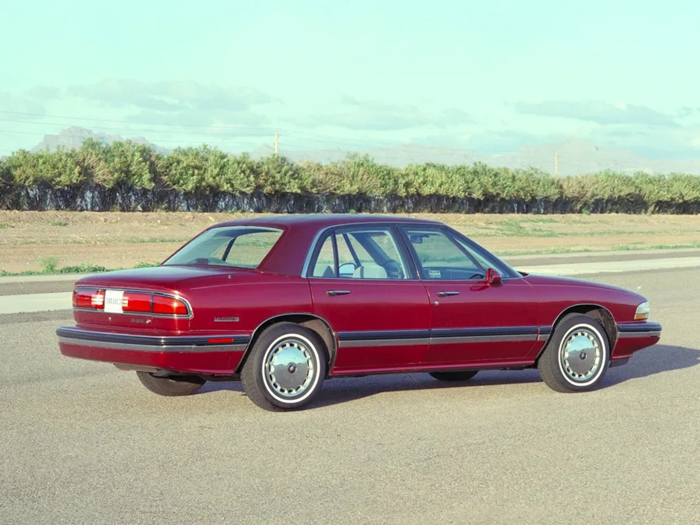 Buick_LeSabre_7_generation__Sedan__1.jpg