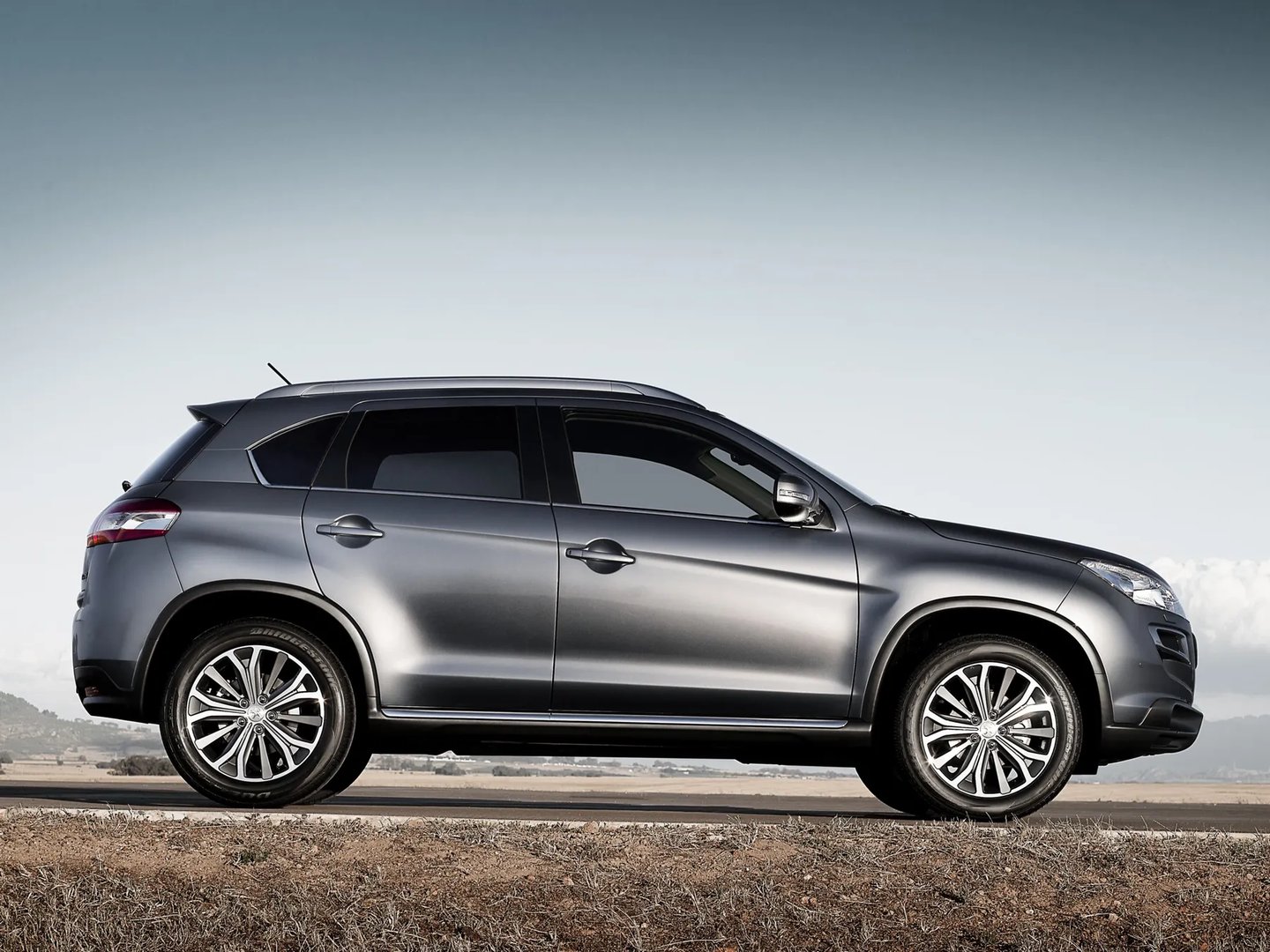 Peugeot_4008_1_generation__SUV_5-doors__7.jpg