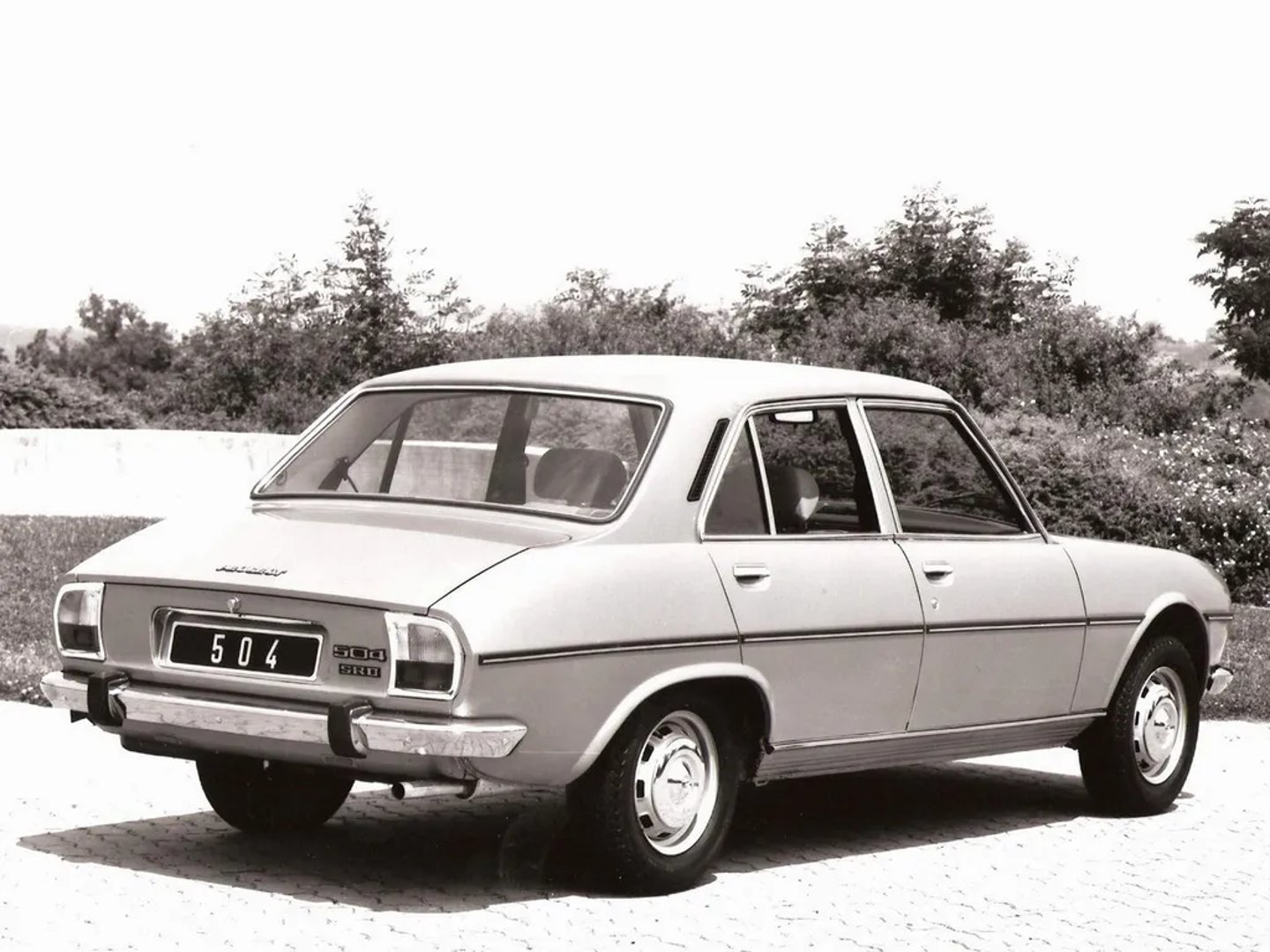 Peugeot_504_1_generation__Sedan__5.jpg
