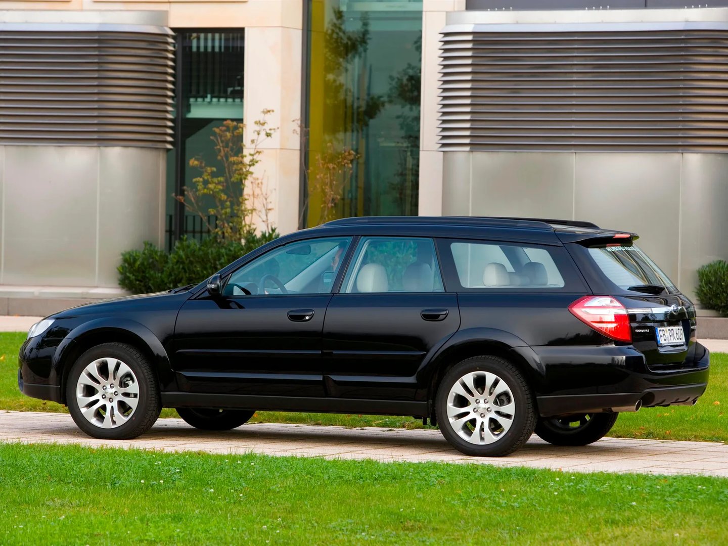 Subaru_Outback_3_generation_restyling__Estate_5-door__13.jpg