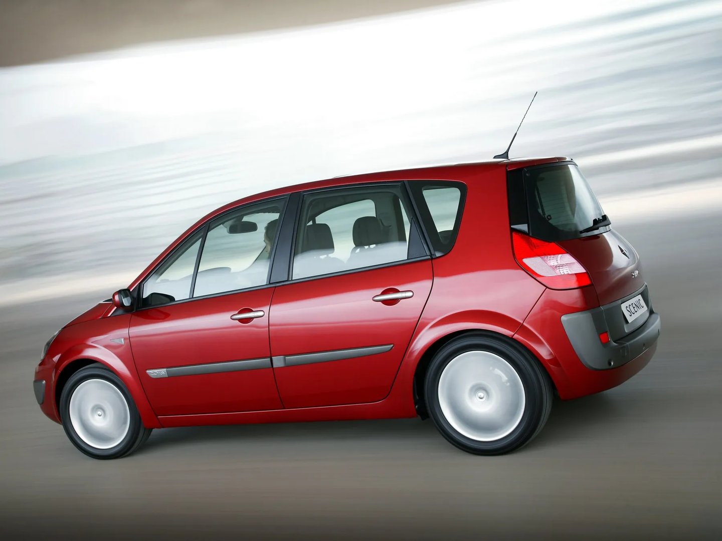 Renault_Scenic_2_generation__Compact_Van__1.jpg