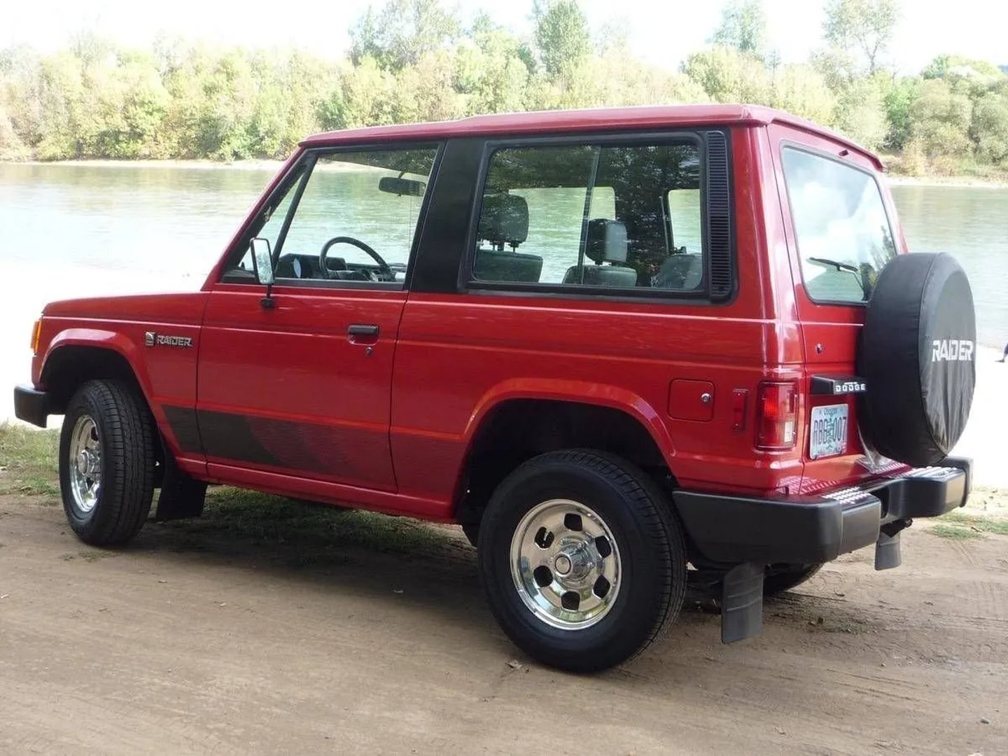 Dodge_Raider_1_generation__SUV_3-doors__1.jpg