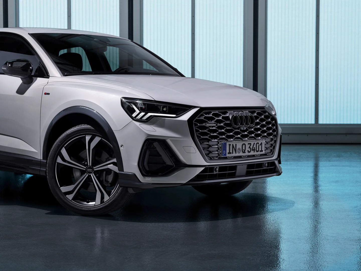 Audi_Q3_Sportback_1_generation__SUV_Coupe__5.jpg