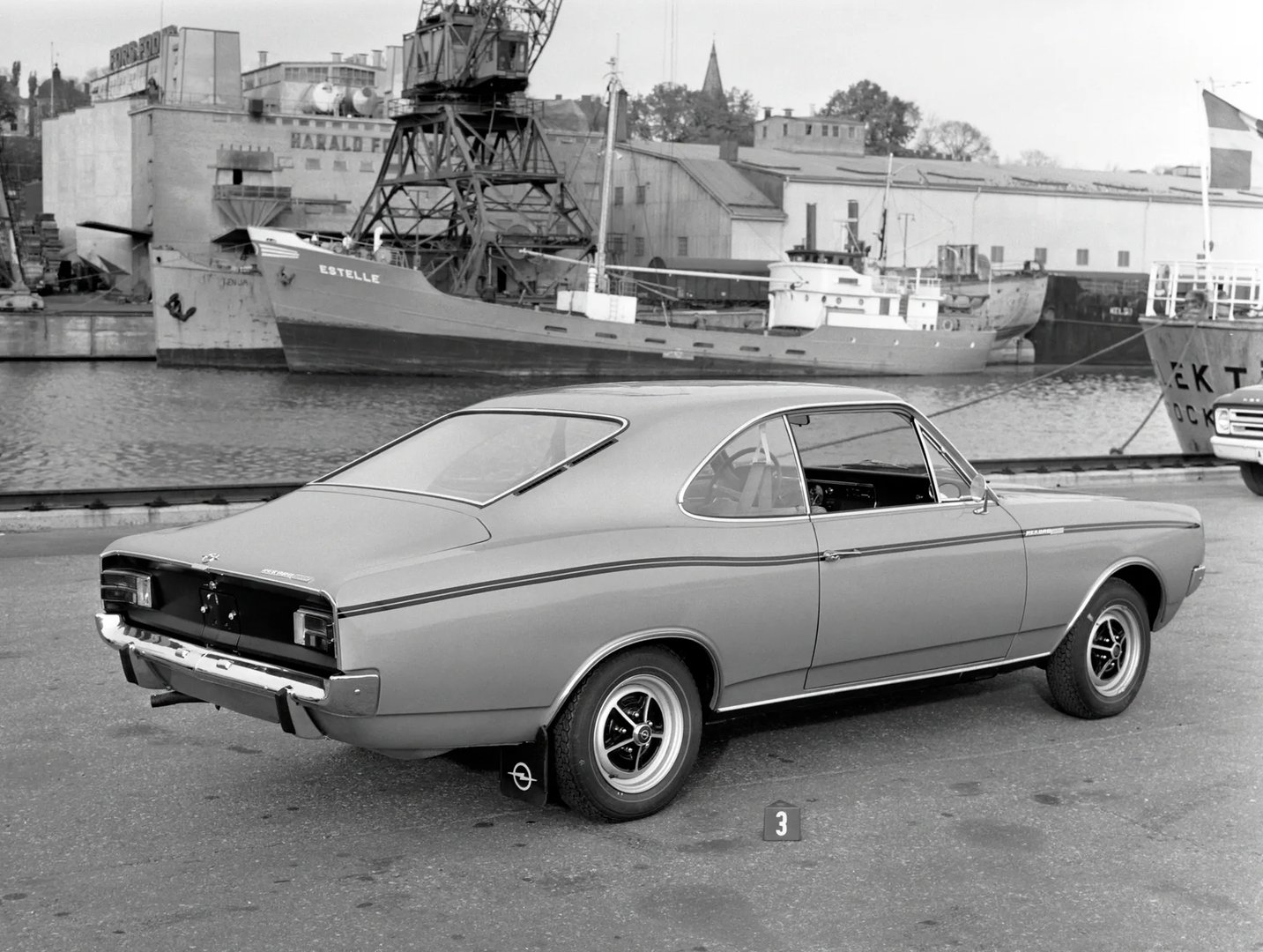 Opel_Rekord_3_generation__Coupe__5.jpg
