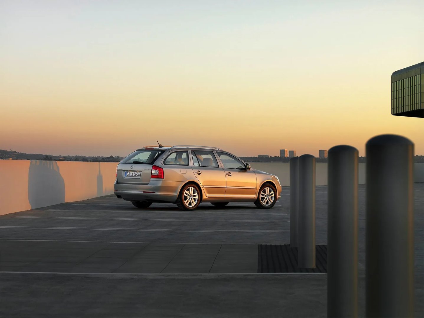 Skoda_Octavia_2_generation_restyling__Estate_5-door__13.jpg